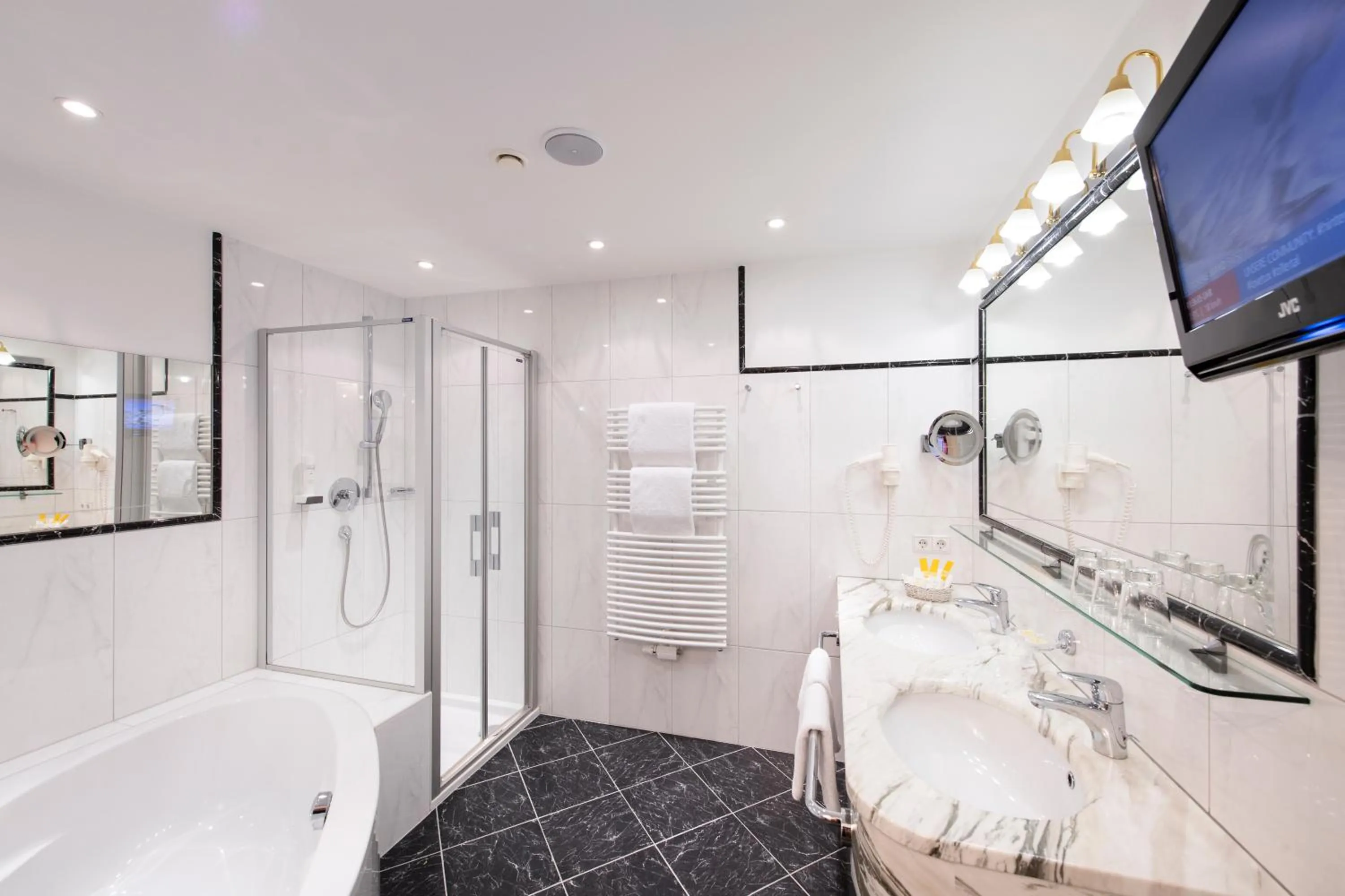 Bathroom in Hotel Alpenjuwel 4 Sterne Superior