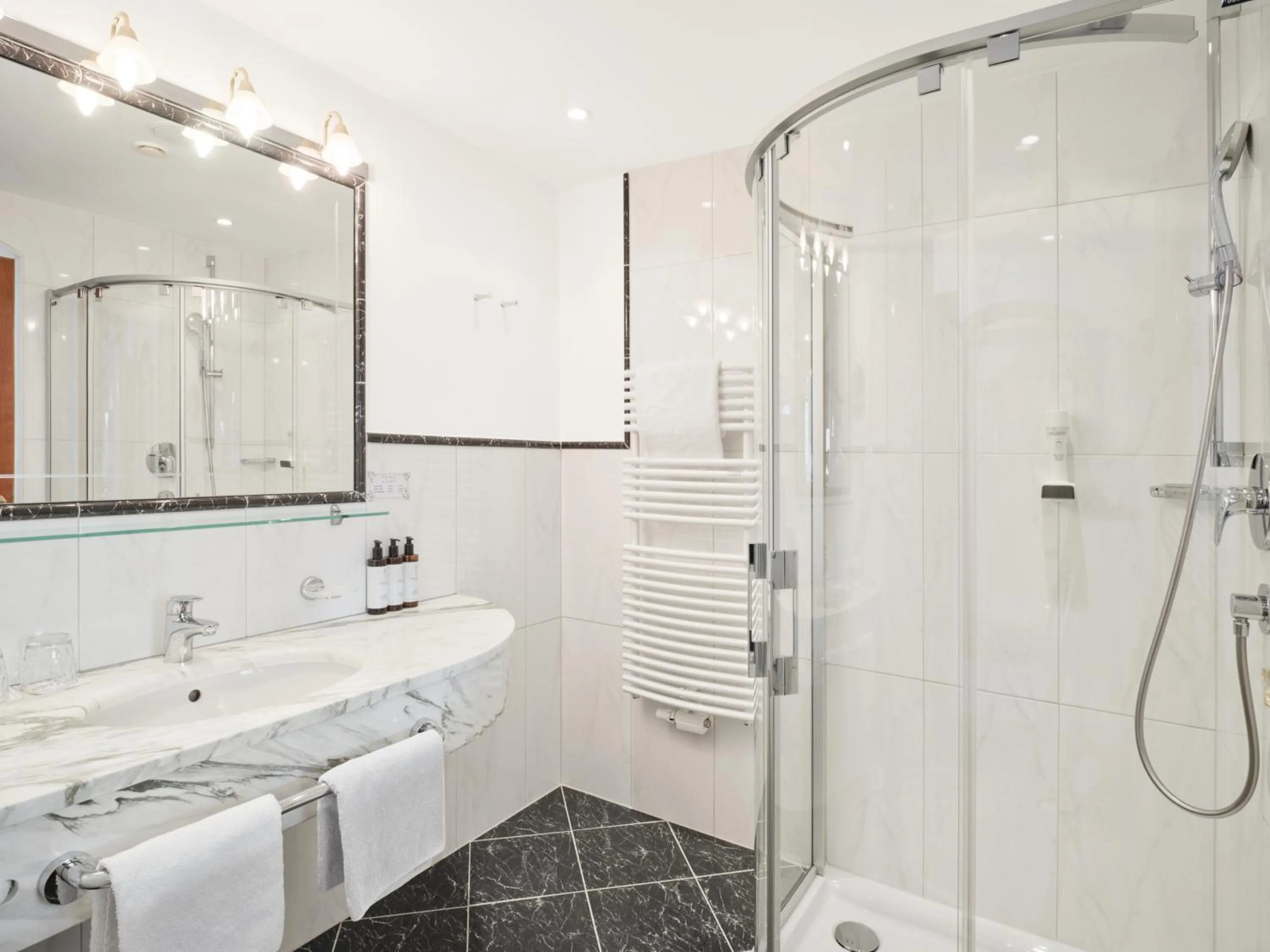 Bathroom in Hotel Alpenjuwel 4 Sterne Superior