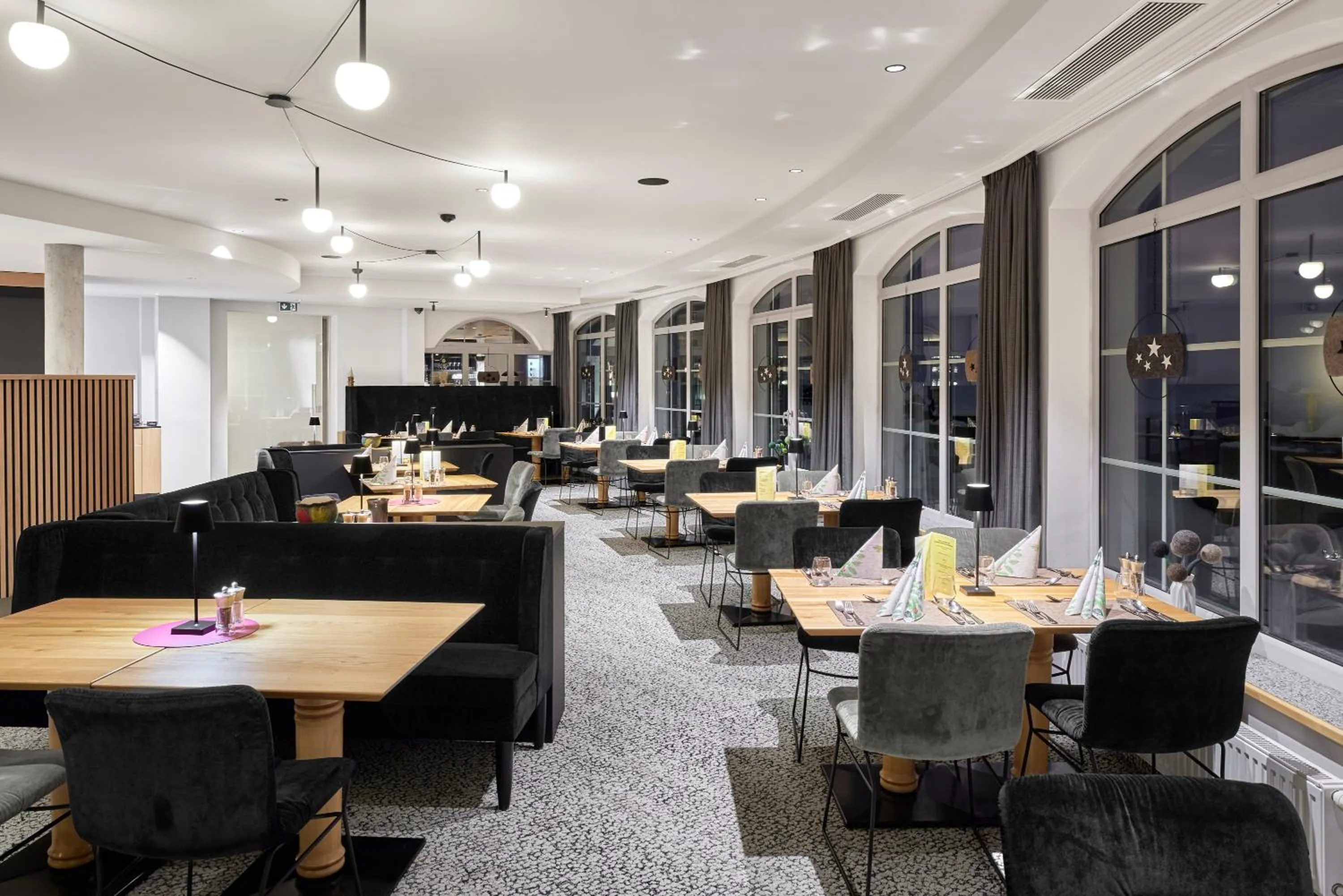 Restaurant/places to eat in Alpenaussicht