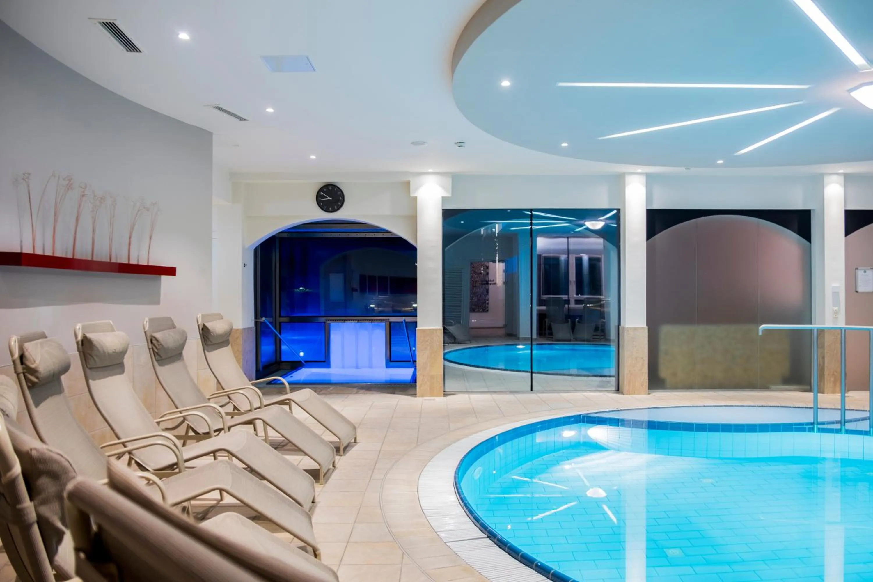 Hot Spring Bath in Vulkanlandhotel Legenstein