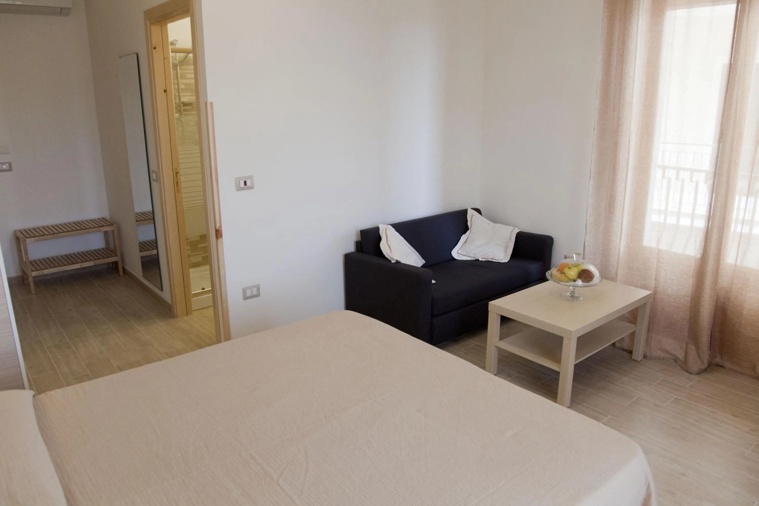 Photo of the whole room in Arcadia