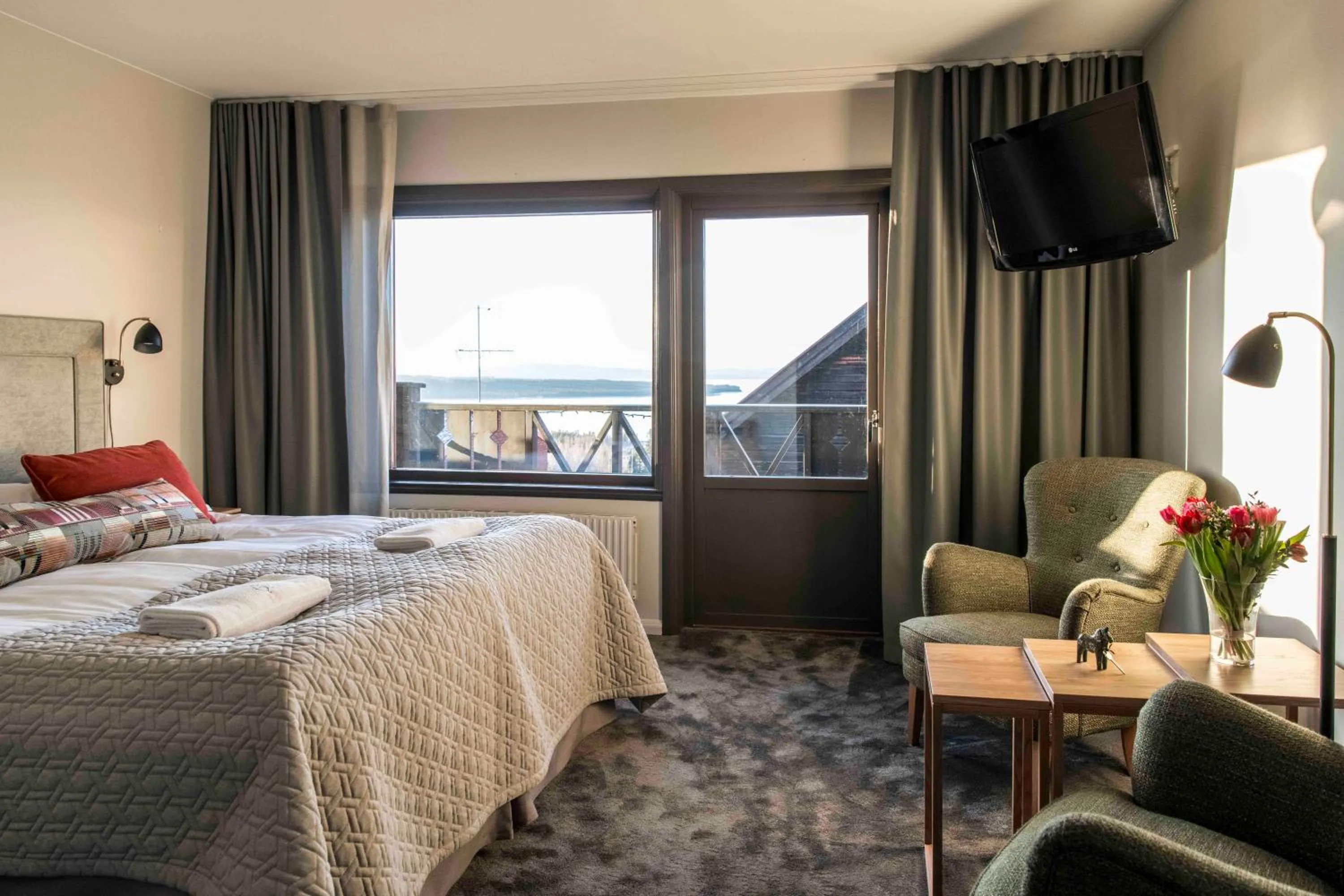 Photo of the whole room, Bed in Green Hotel