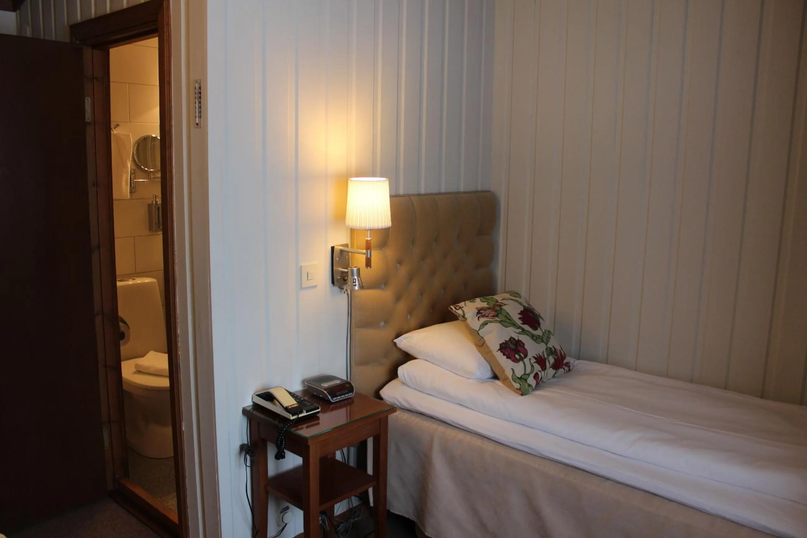 Photo of the whole room, Bed in Green Hotel