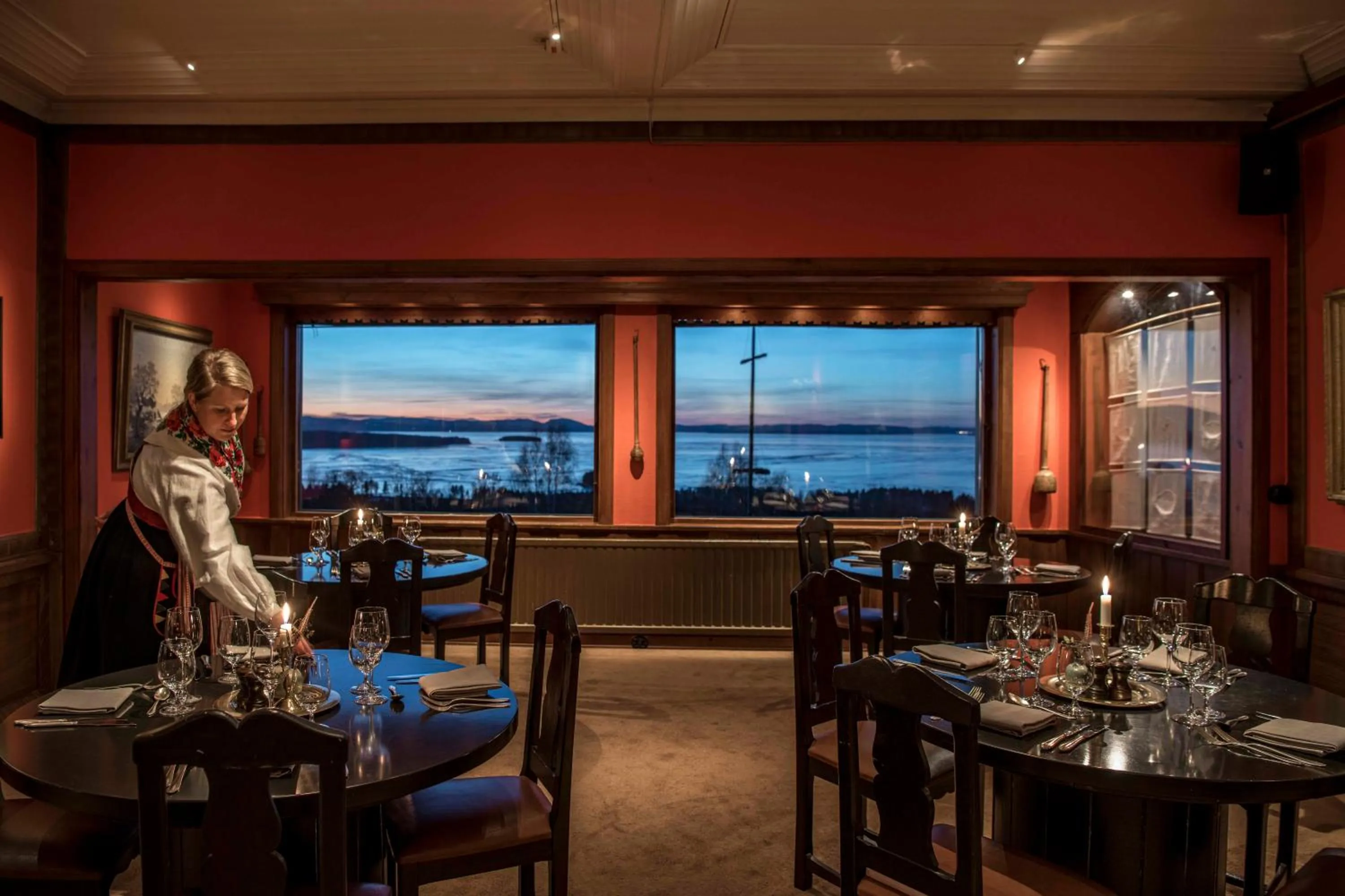 Restaurant/places to eat in Green Hotel