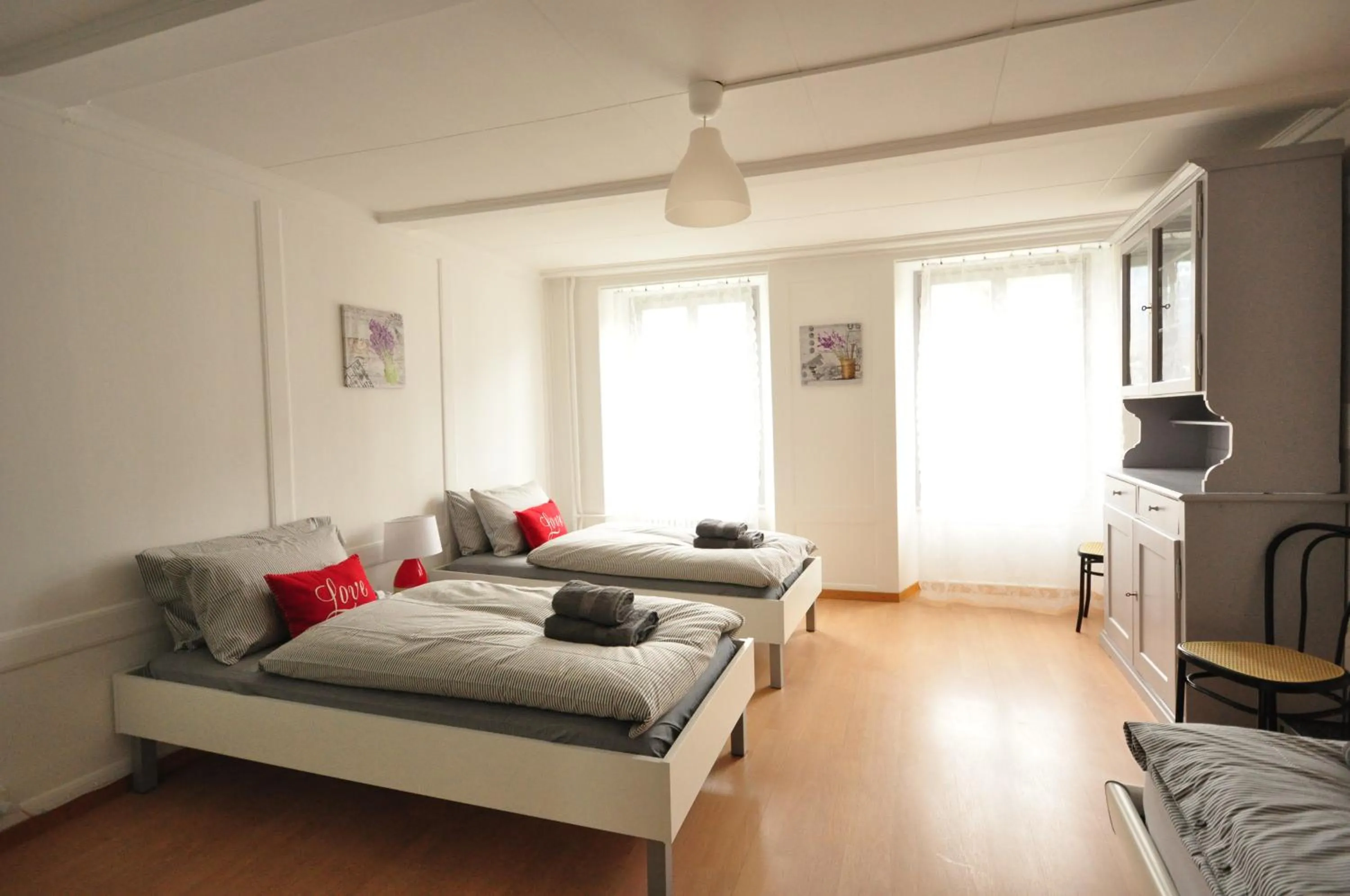 Photo of the whole room, Bed in Townhouse II Sleeps 12 guests Central