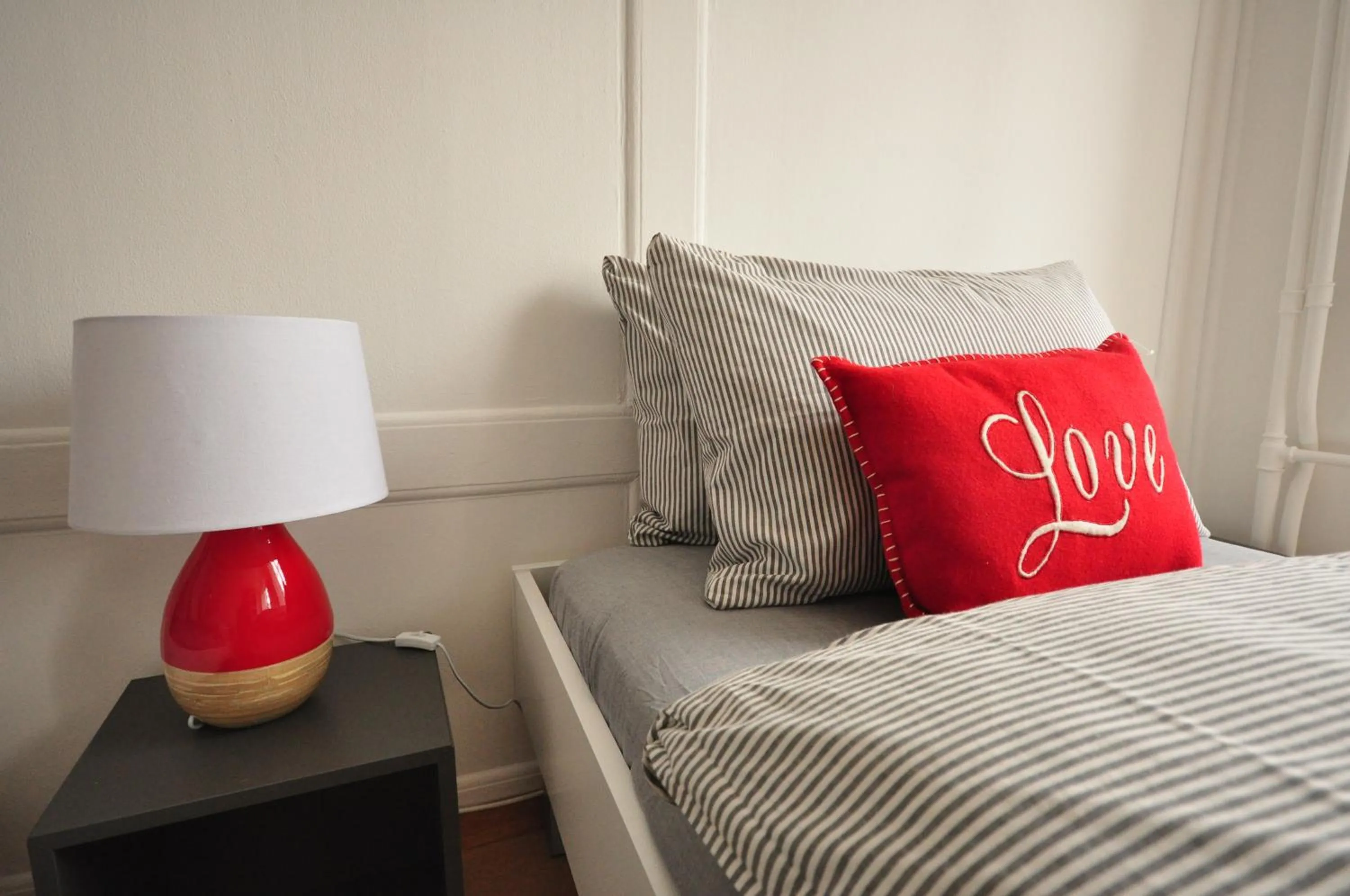 Decorative detail, Bed in Townhouse II Sleeps 12 guests Central