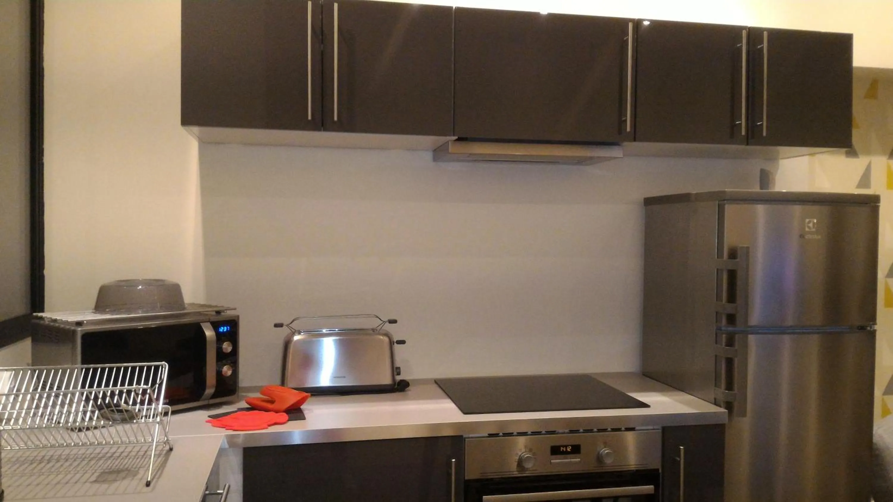 Kitchen or kitchenette in Sohosuite