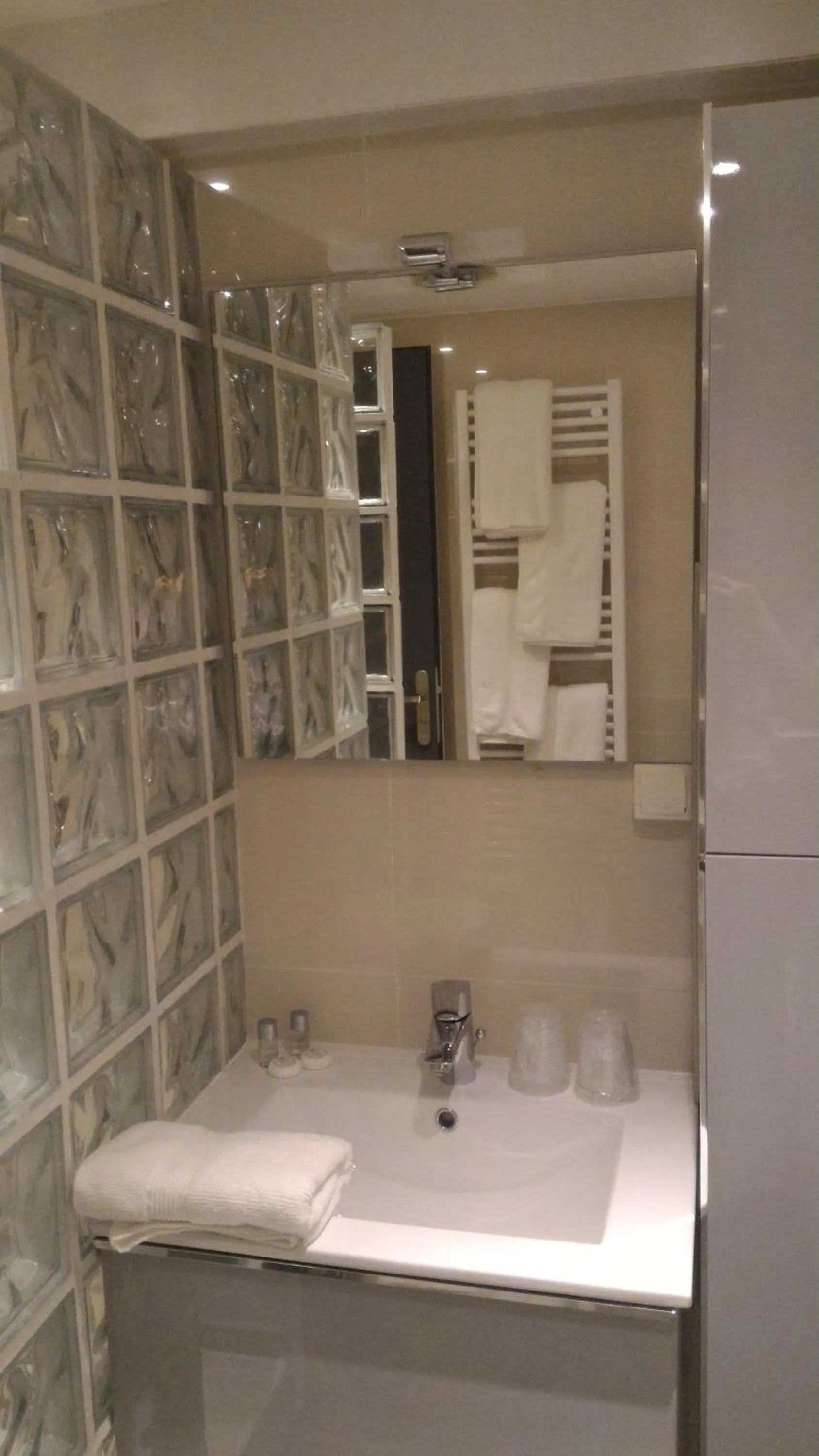 Bathroom in Sohosuite