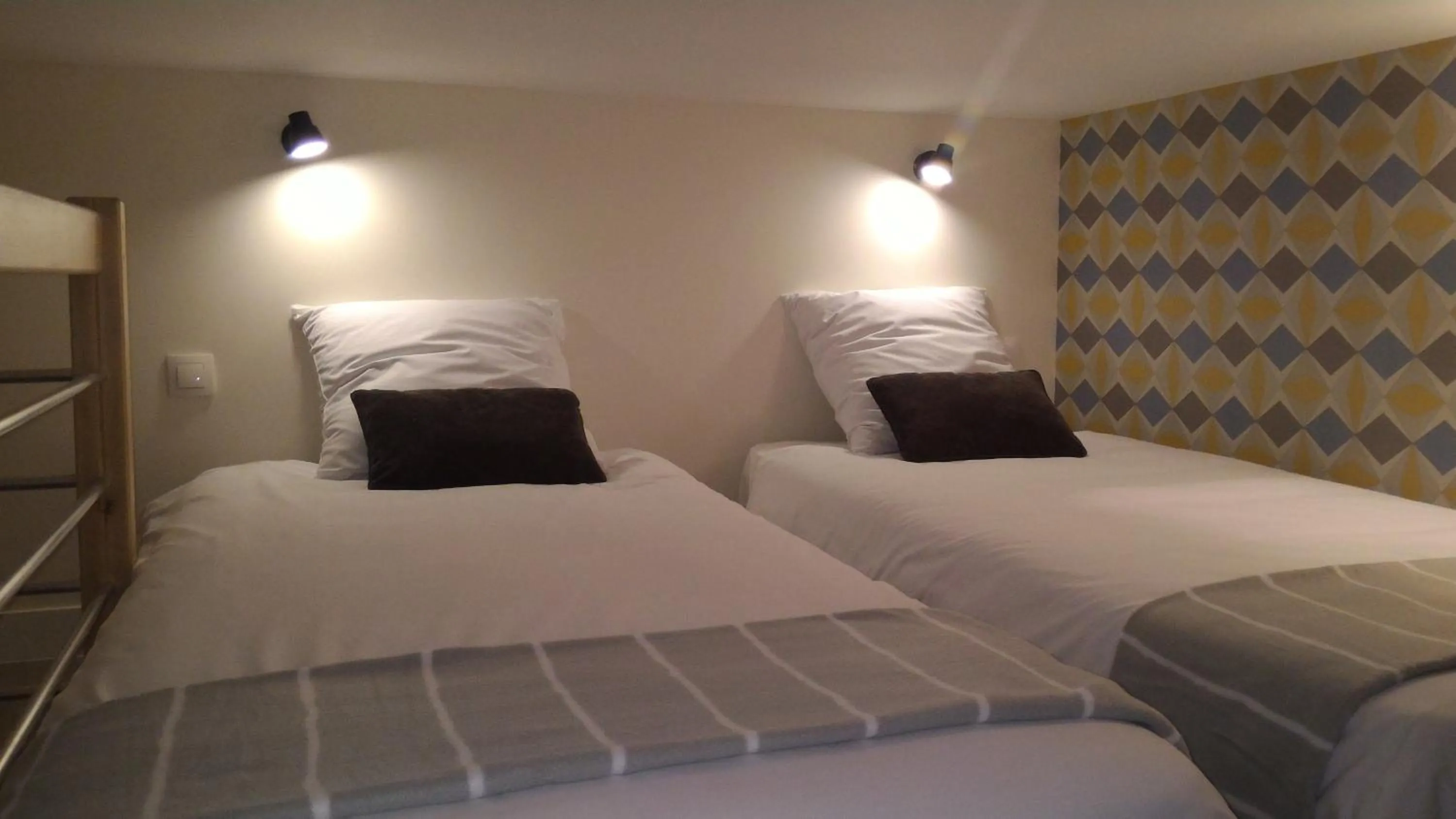 Area and facilities, Bed in Sohosuite