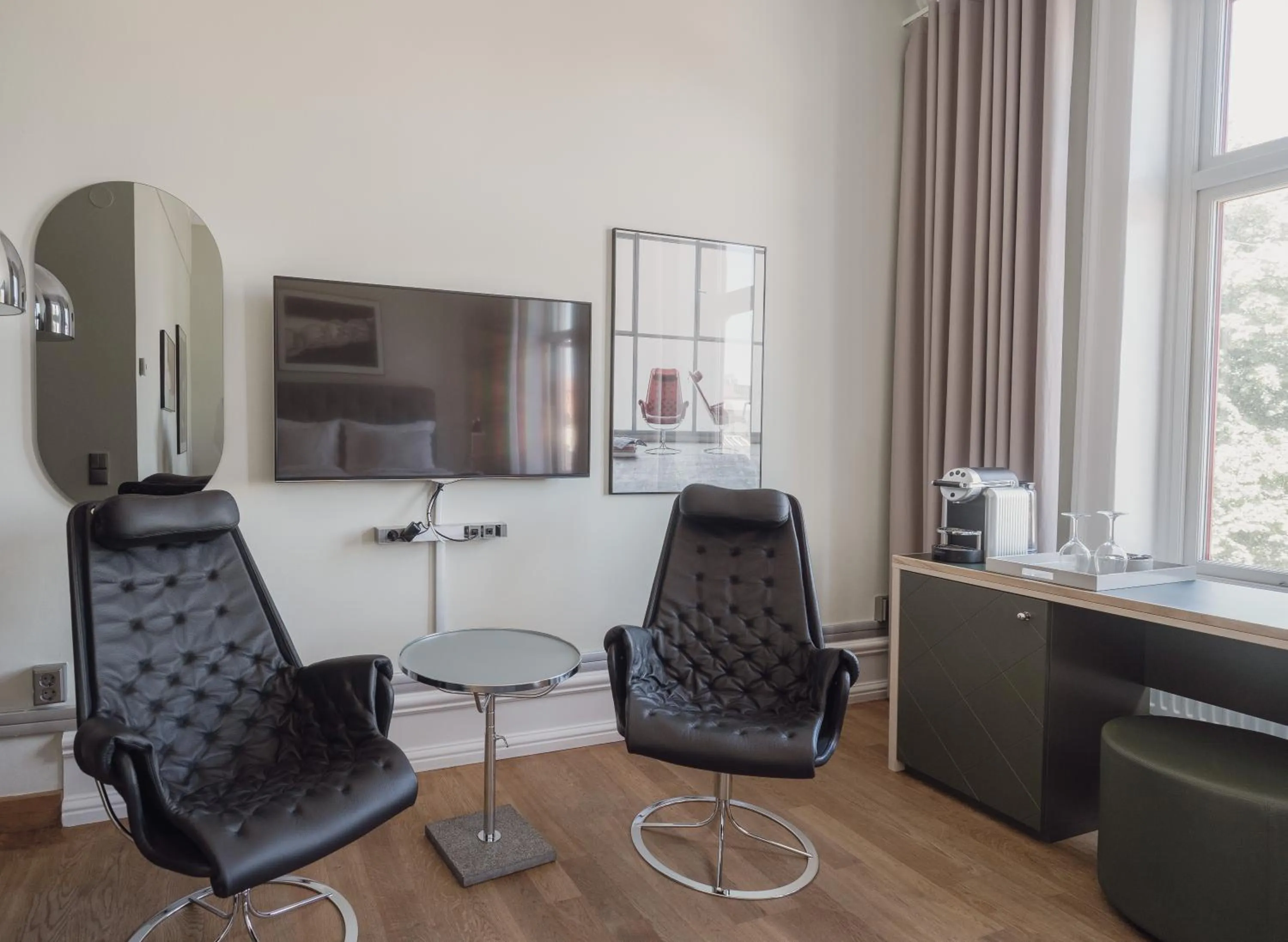 Seating area in TwentySix