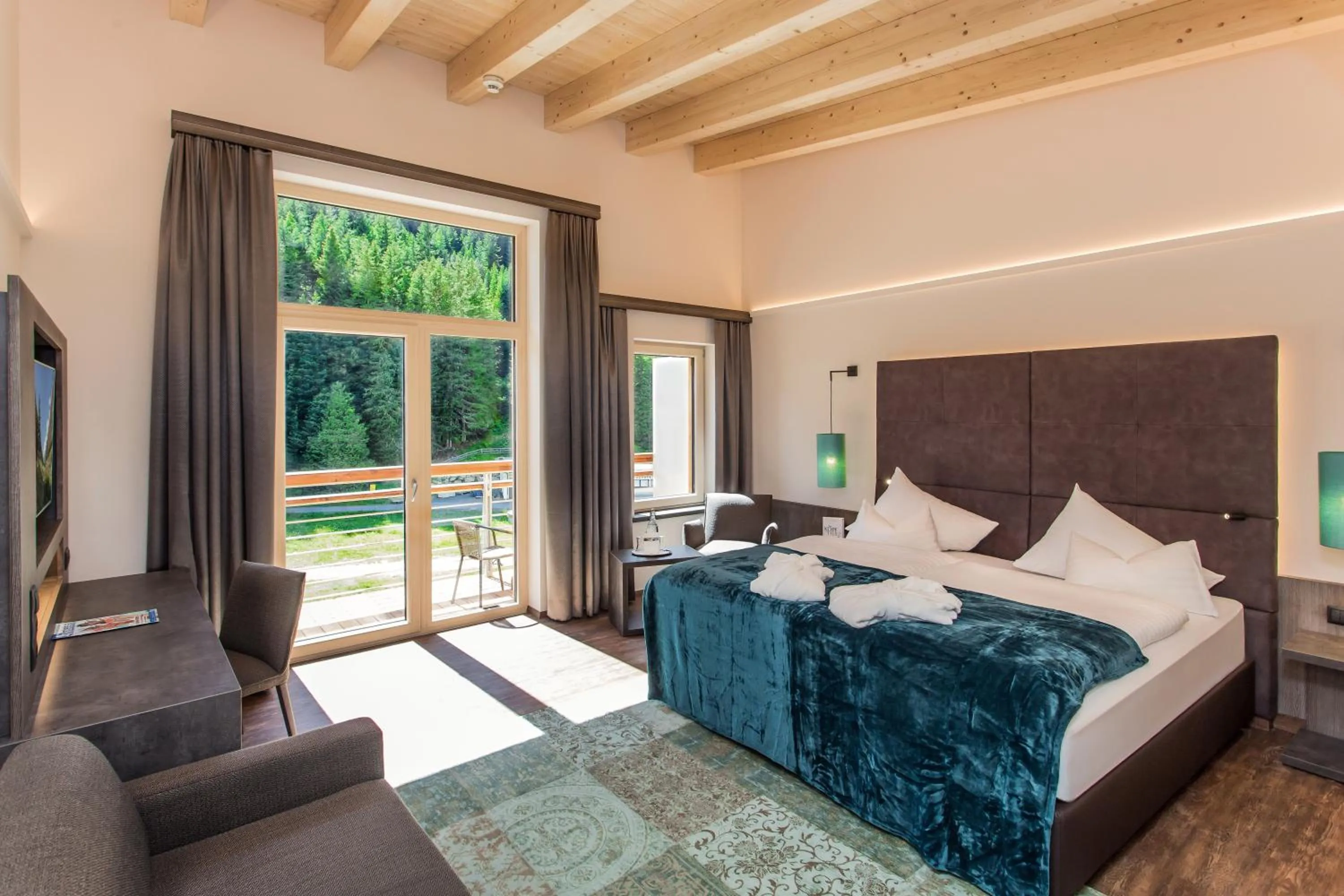 Day, Bed in Hotel Vier Jahreszeiten