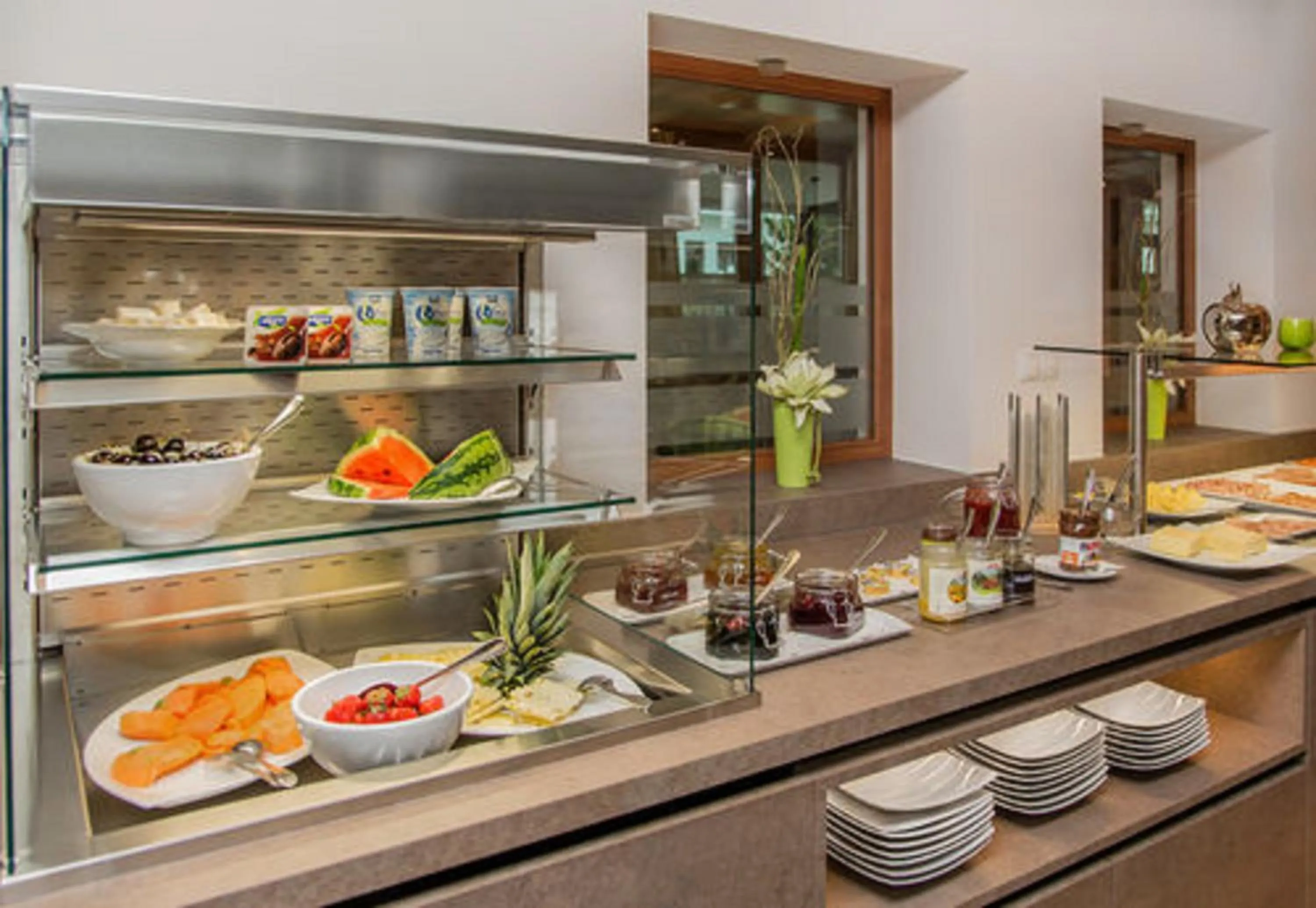 Buffet breakfast in Hotel Vier Jahreszeiten