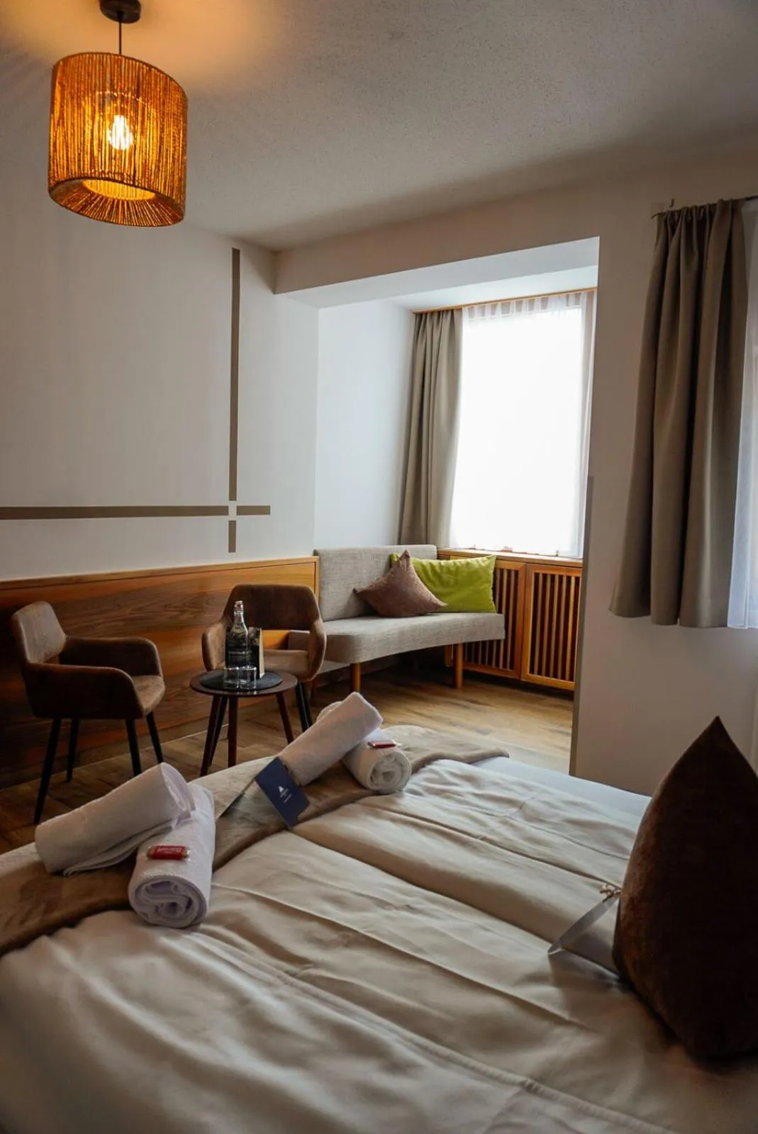 Photo of the whole room, Bed in Hotel Vier Jahreszeiten