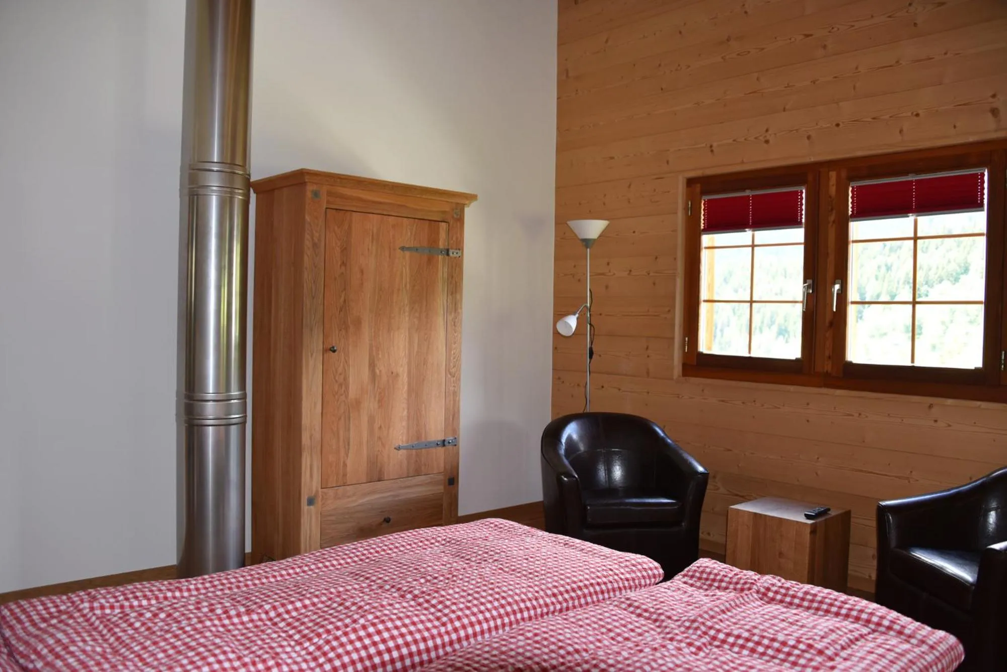 Photo of the whole room, Bed in B&B Hängebrigga