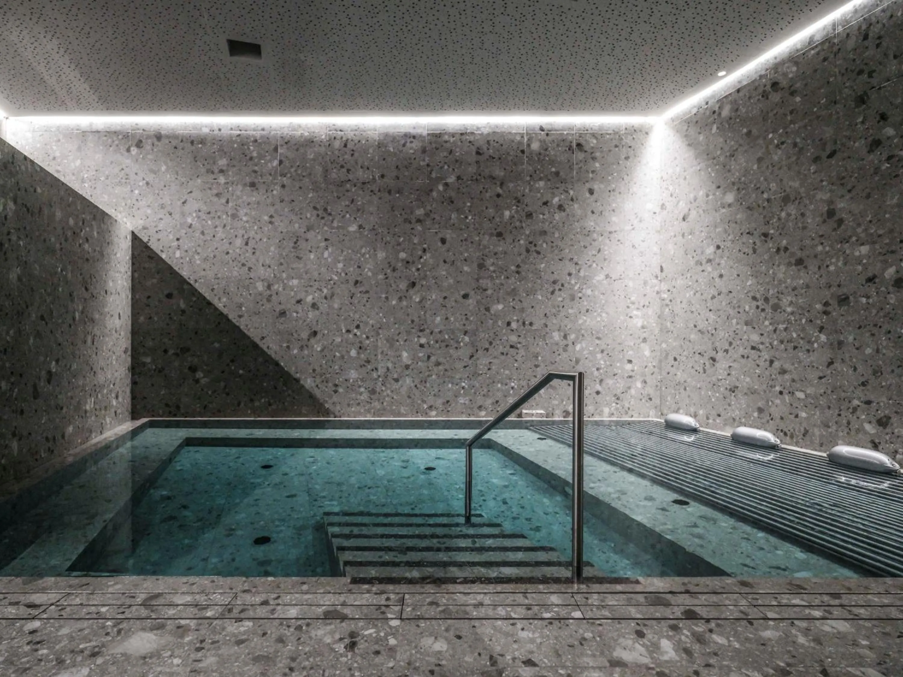 Swimming pool in SPA & Naturhotel Outside