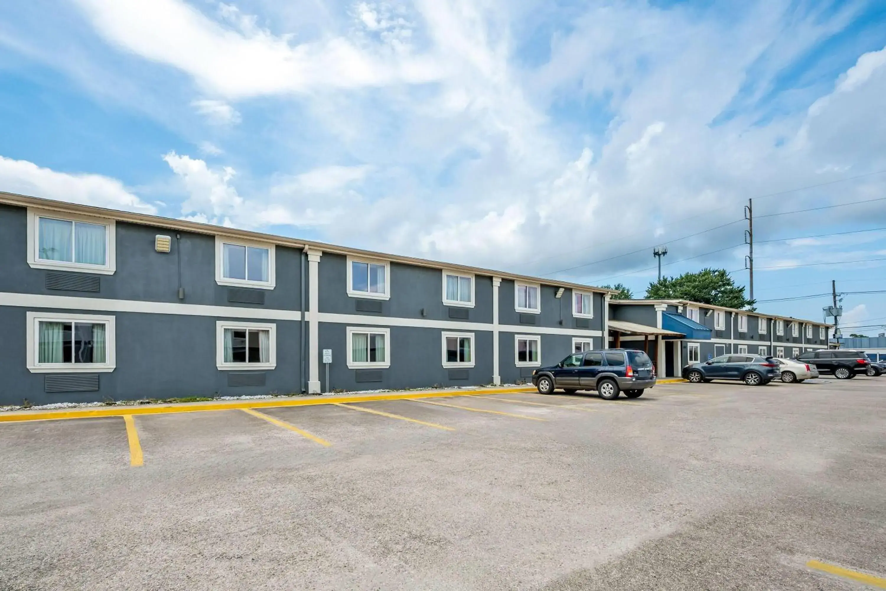 Property building in Days Inn by Wyndham New Orleans Pontchartrain Property building in Days Inn by Wyndham New Orleans Pontchartrain