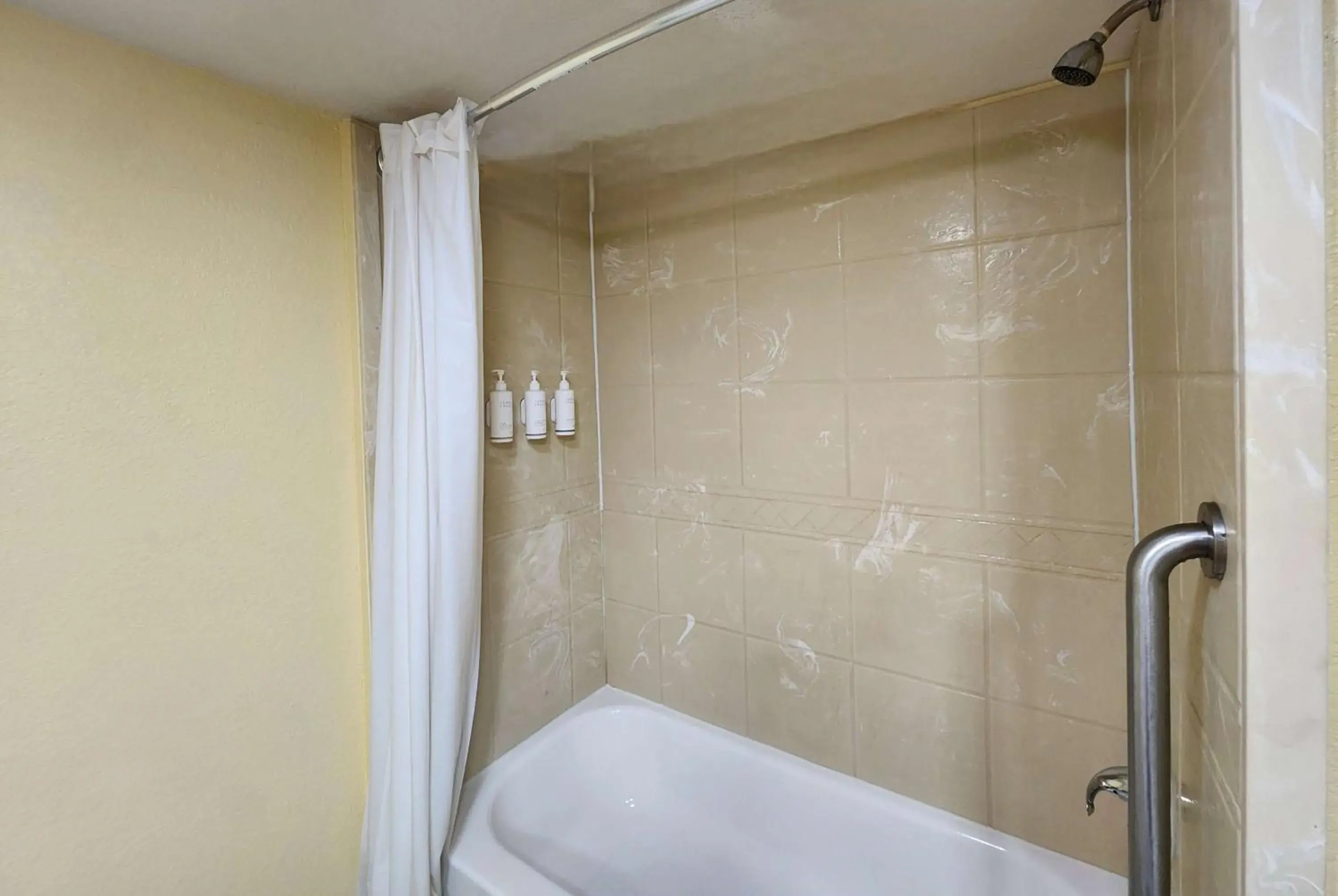 Photo of the whole room in Days Inn by Wyndham New Orleans Pontchartrain Photo of the whole room in Days Inn by Wyndham New Orleans Pontchartrain