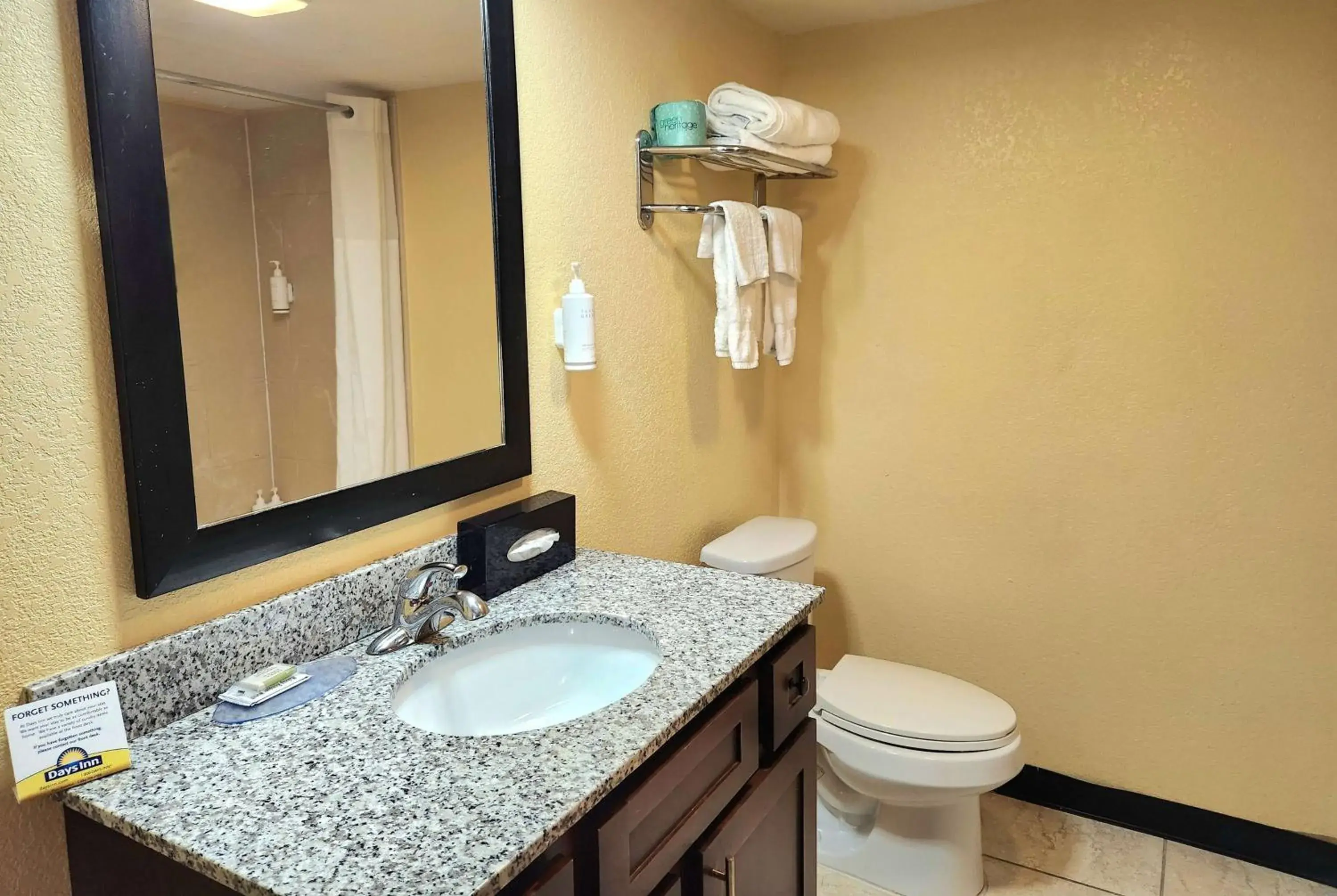 Photo of the whole room in Days Inn by Wyndham New Orleans Pontchartrain Photo of the whole room in Days Inn by Wyndham New Orleans Pontchartrain