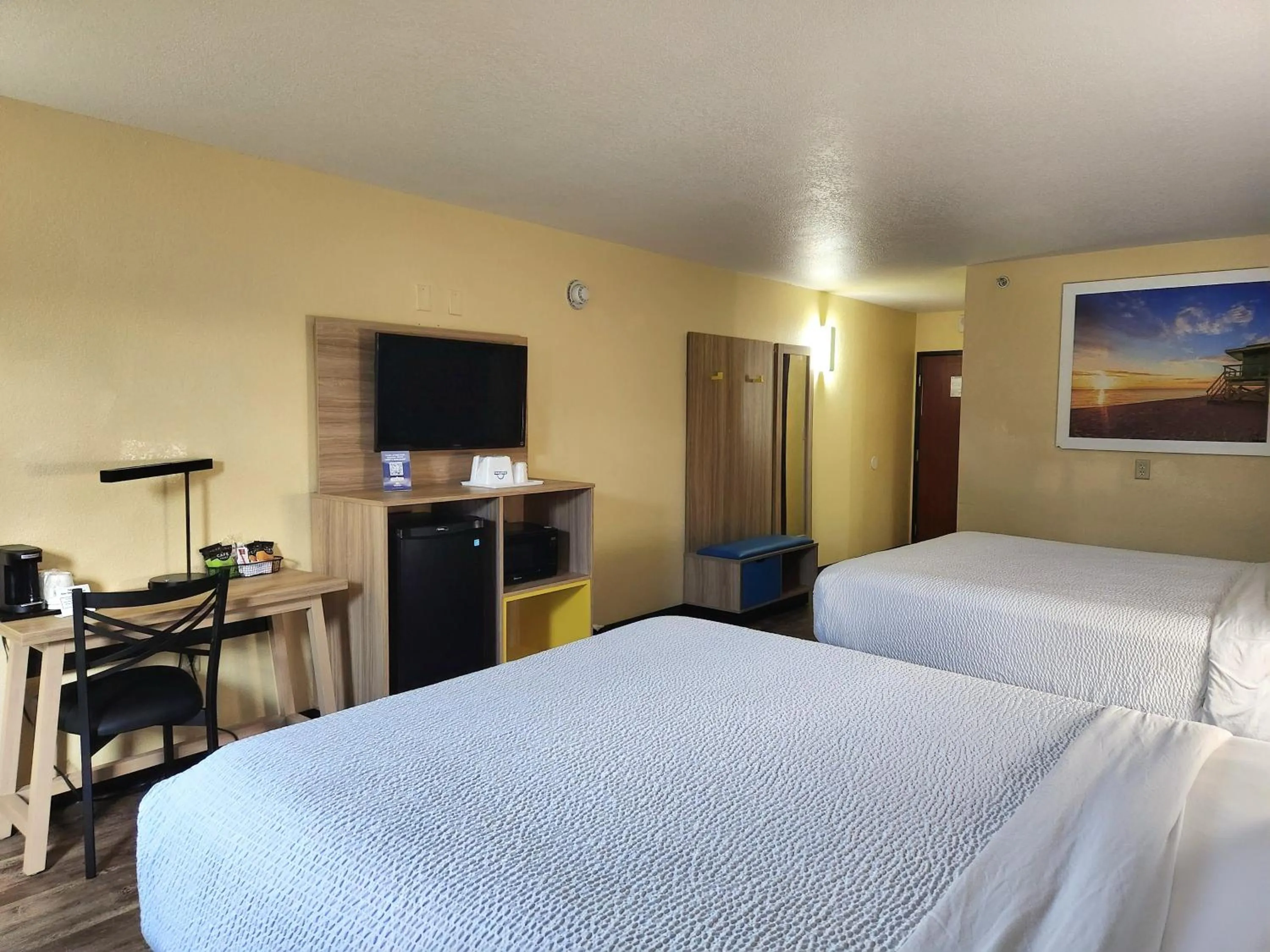 Bedroom, Bed in Days Inn by Wyndham New Orleans Pontchartrain