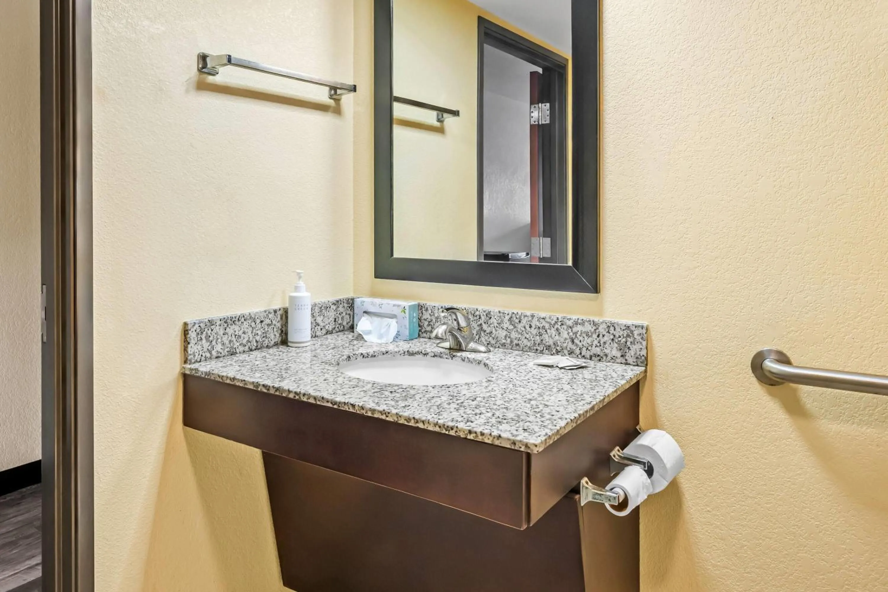 Shower in Days Inn by Wyndham New Orleans Pontchartrain