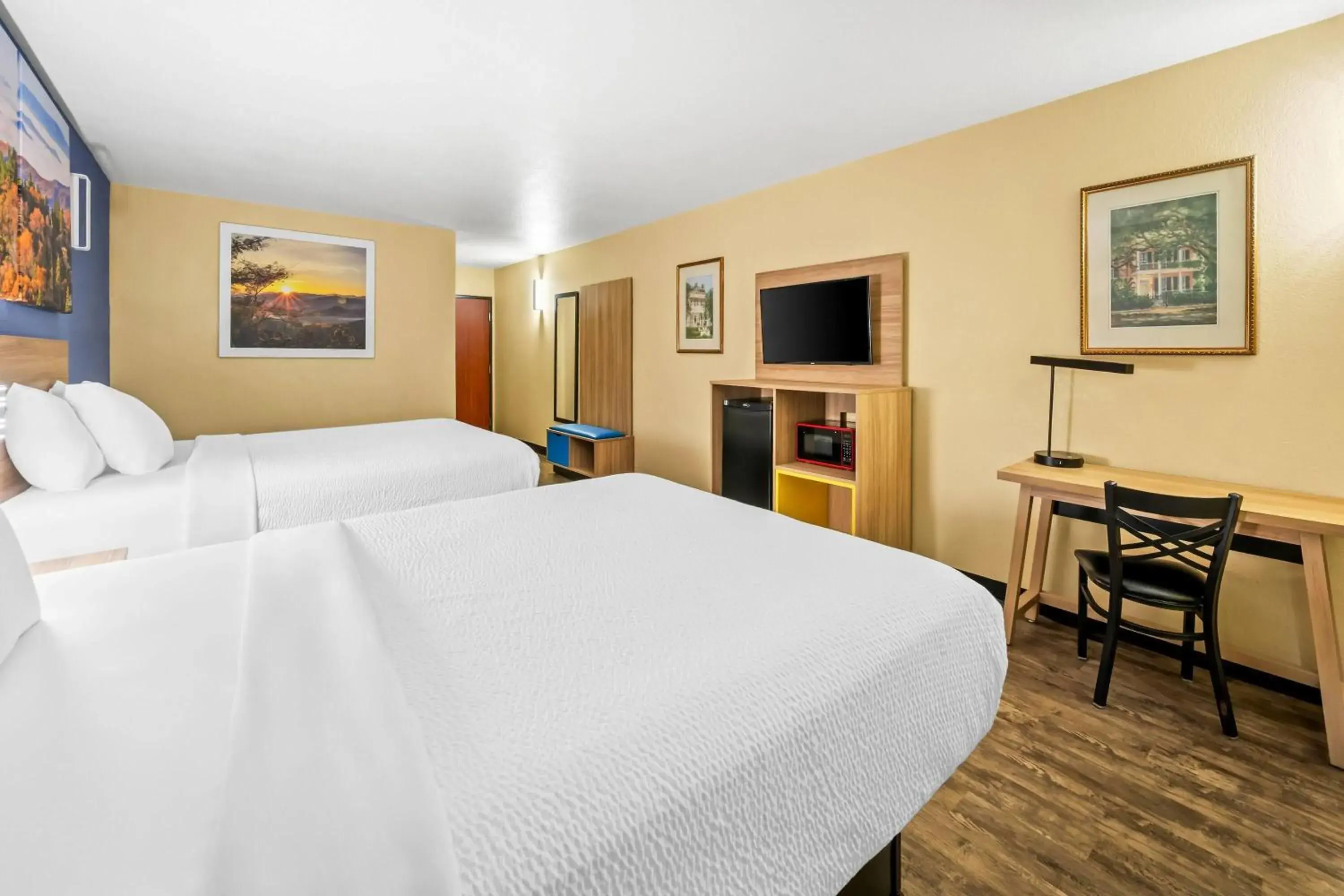 Bed in Days Inn by Wyndham New Orleans Pontchartrain Bed in Days Inn by Wyndham New Orleans Pontchartrain