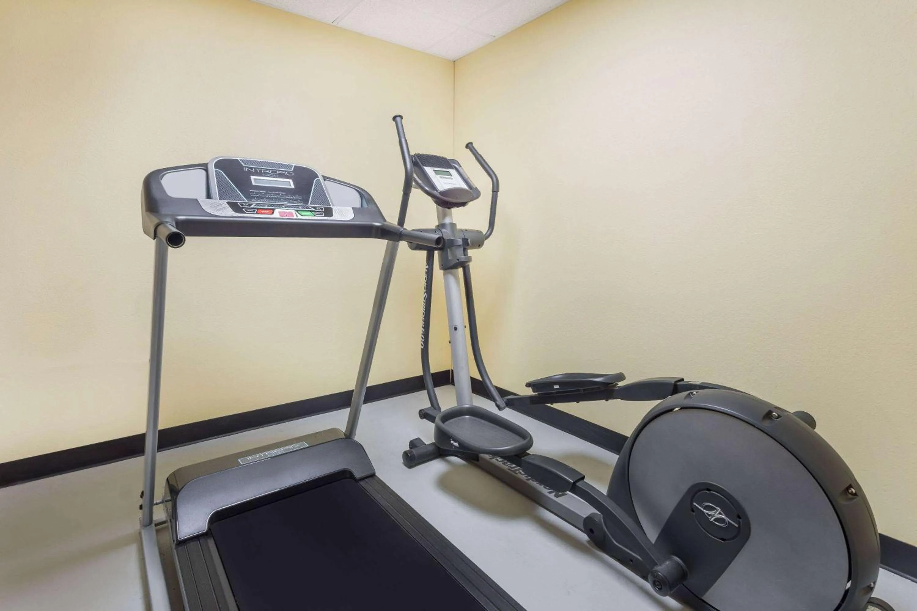 Fitness centre/facilities in Days Inn by Wyndham New Orleans Pontchartrain