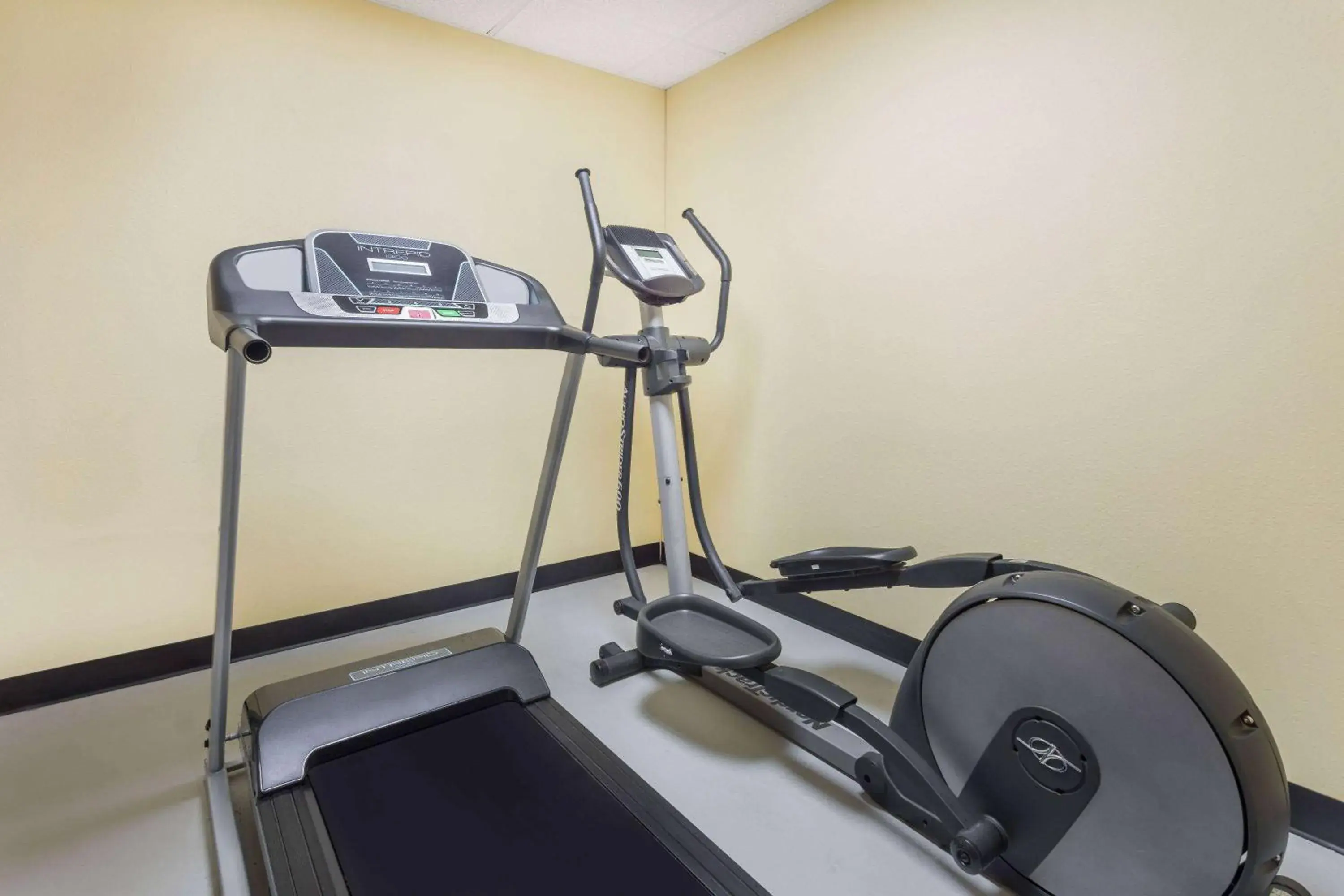 Fitness centre/facilities in Days Inn by Wyndham New Orleans Pontchartrain Fitness centre/facilities in Days Inn by Wyndham New Orleans Pontchartrain