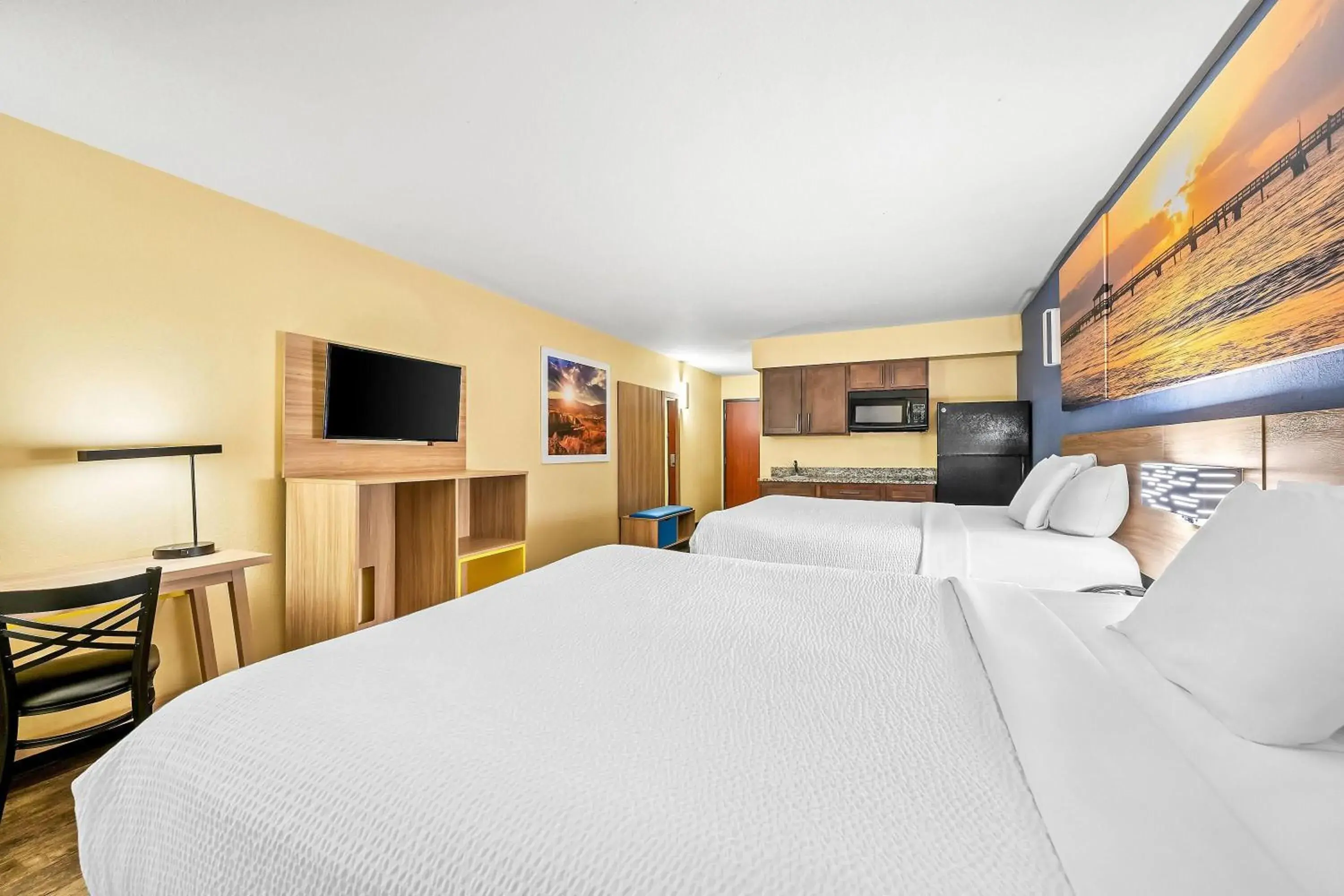 Bed in Days Inn by Wyndham New Orleans Pontchartrain Bed in Days Inn by Wyndham New Orleans Pontchartrain