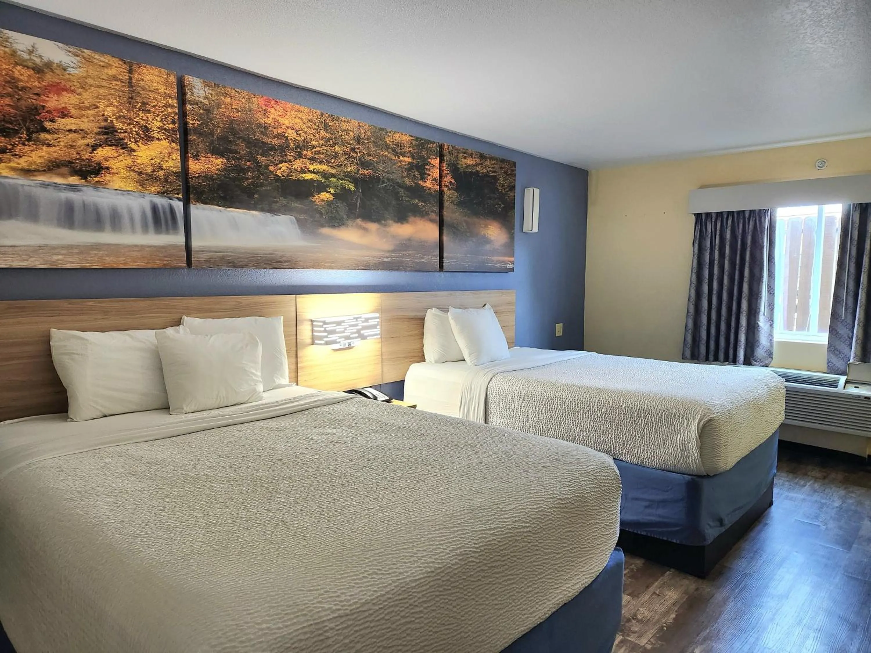 Bedroom, Bed in Days Inn by Wyndham New Orleans Pontchartrain