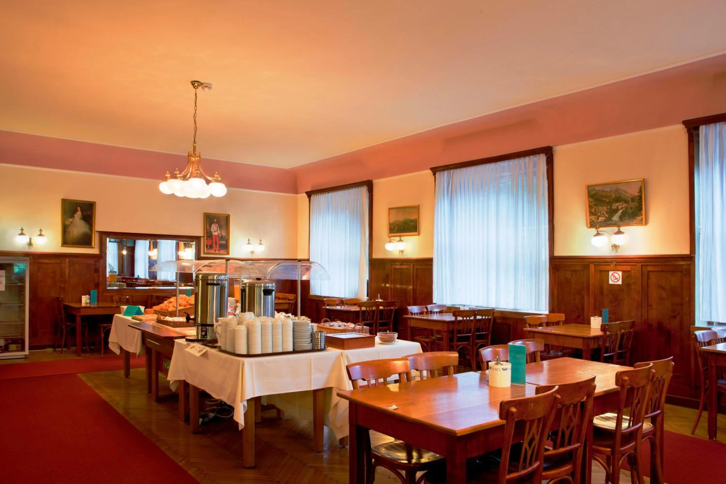 Restaurant/places to eat in Euro Youth Hotel & Krone