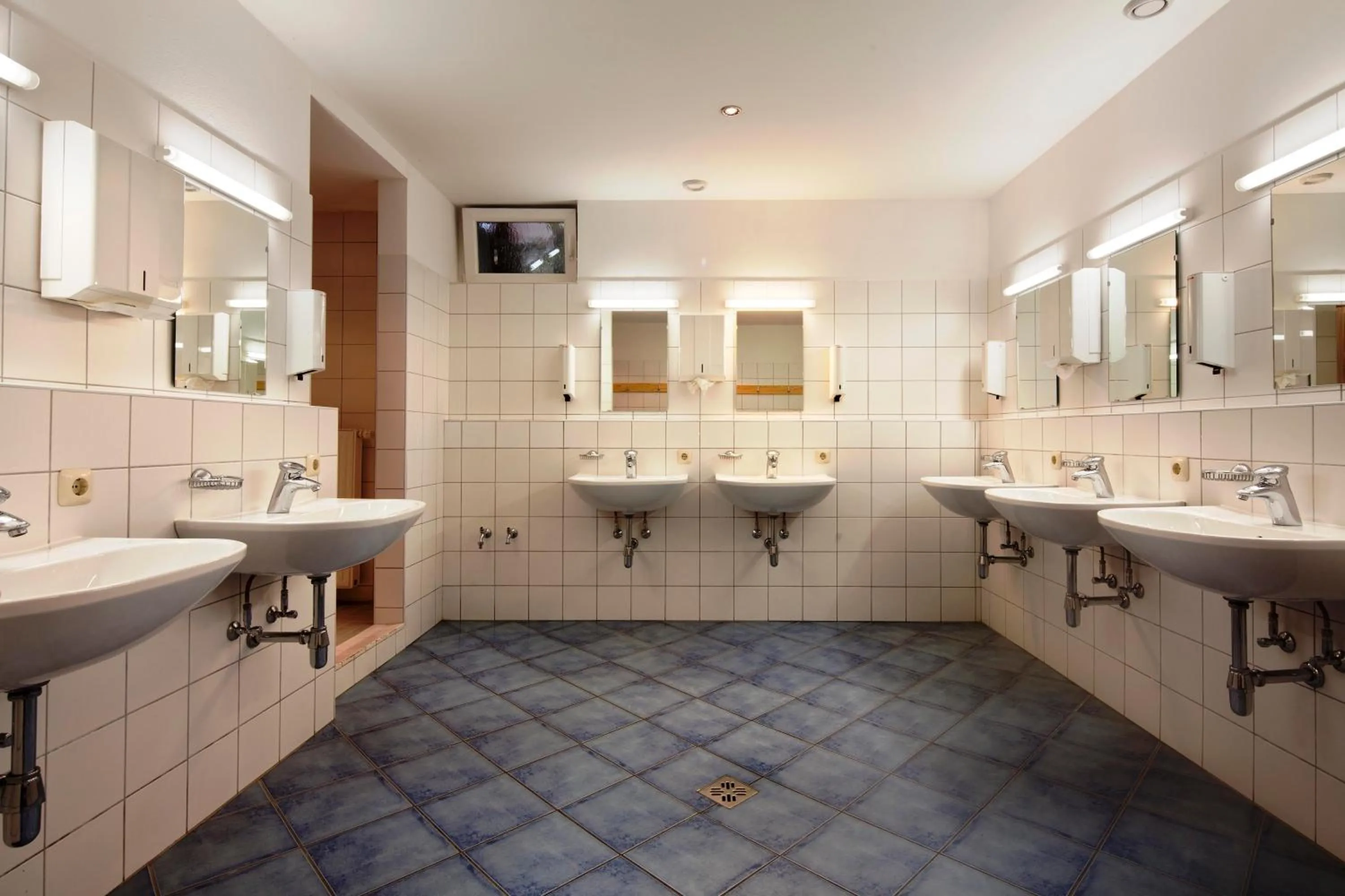 Bathroom in Euro Youth Hotel & Krone