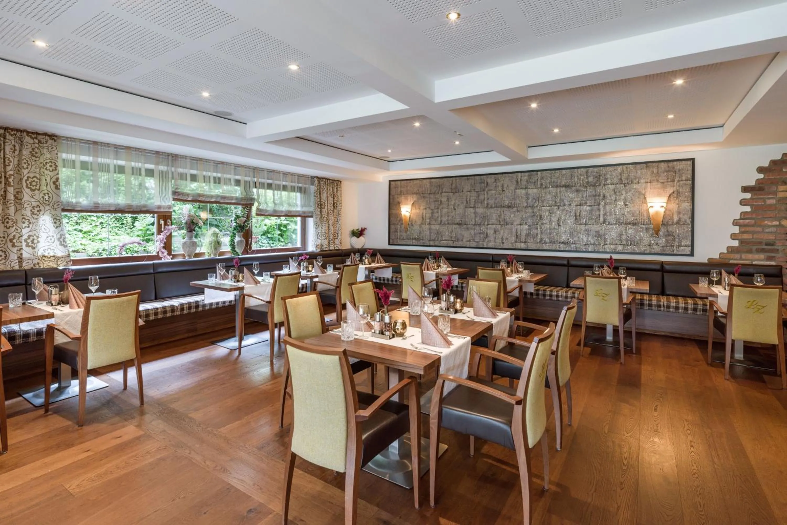 Restaurant/places to eat in Hotel Landhaus Zillertal