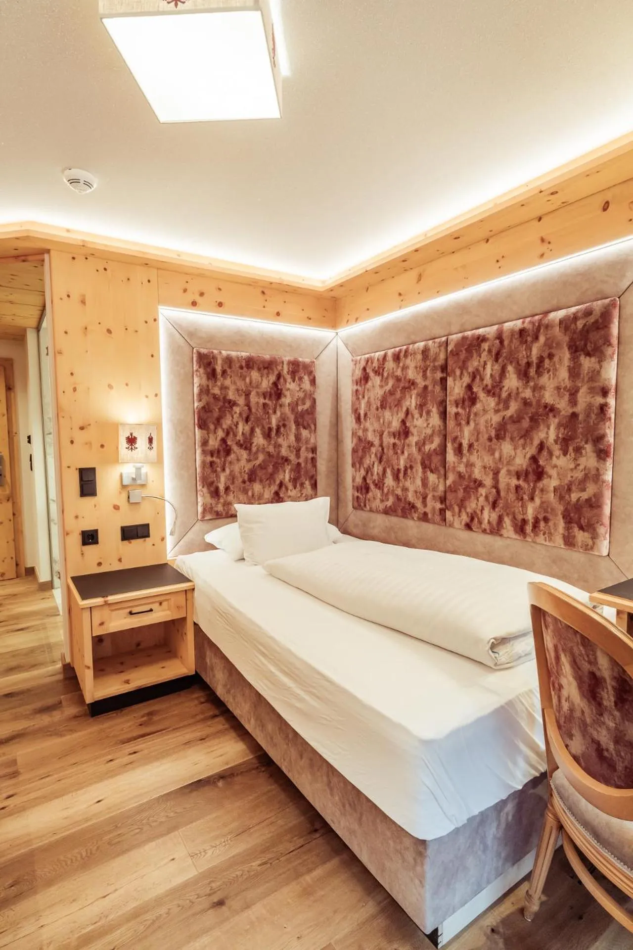 Bedroom, Bed in Hotel Neuhintertux 4 Sterne superior