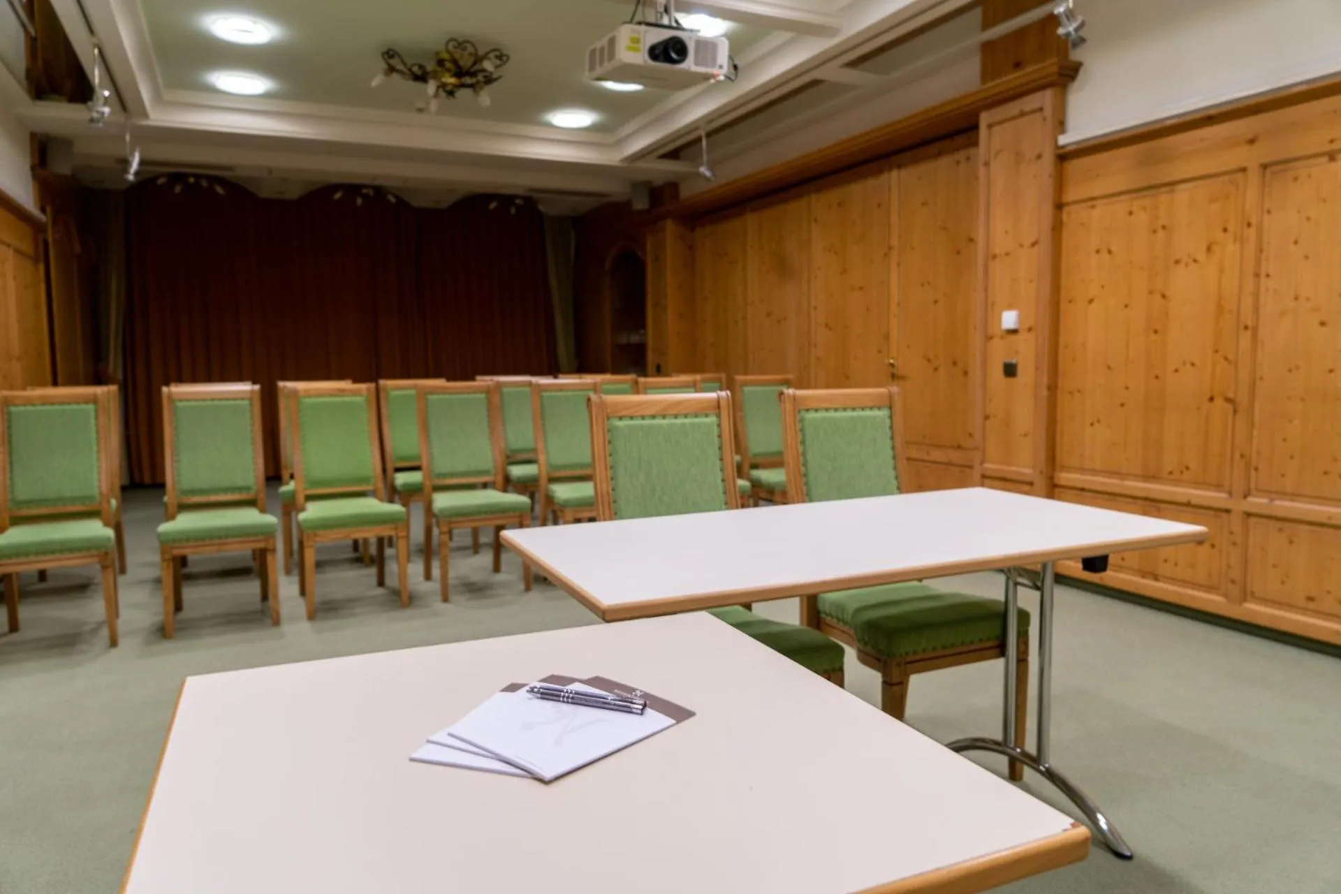 Business facilities in Hotel Neuhintertux 4 Sterne superior