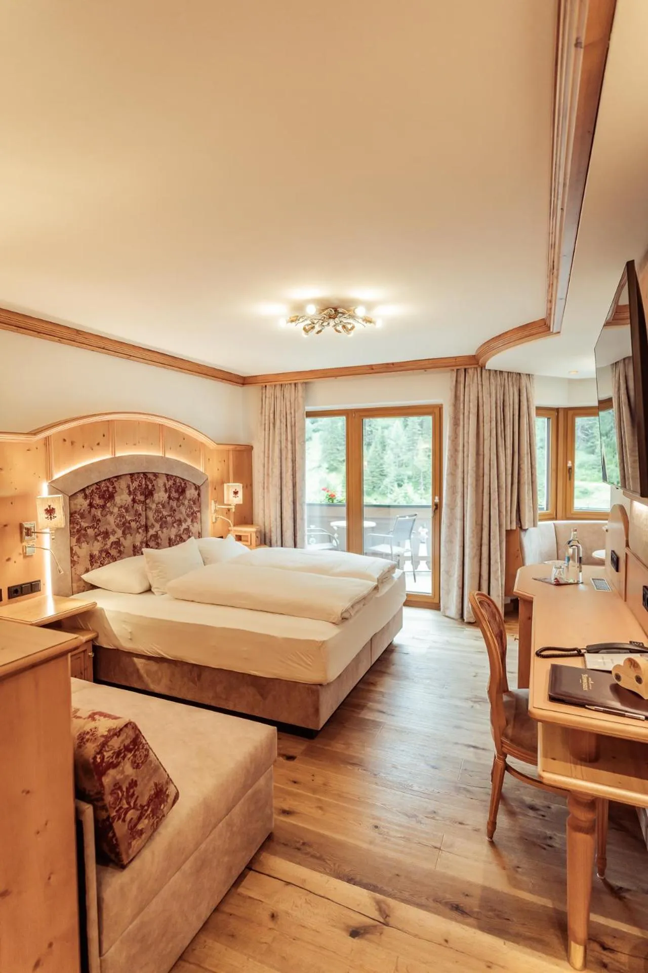 Bedroom, Bed in Hotel Neuhintertux 4 Sterne superior