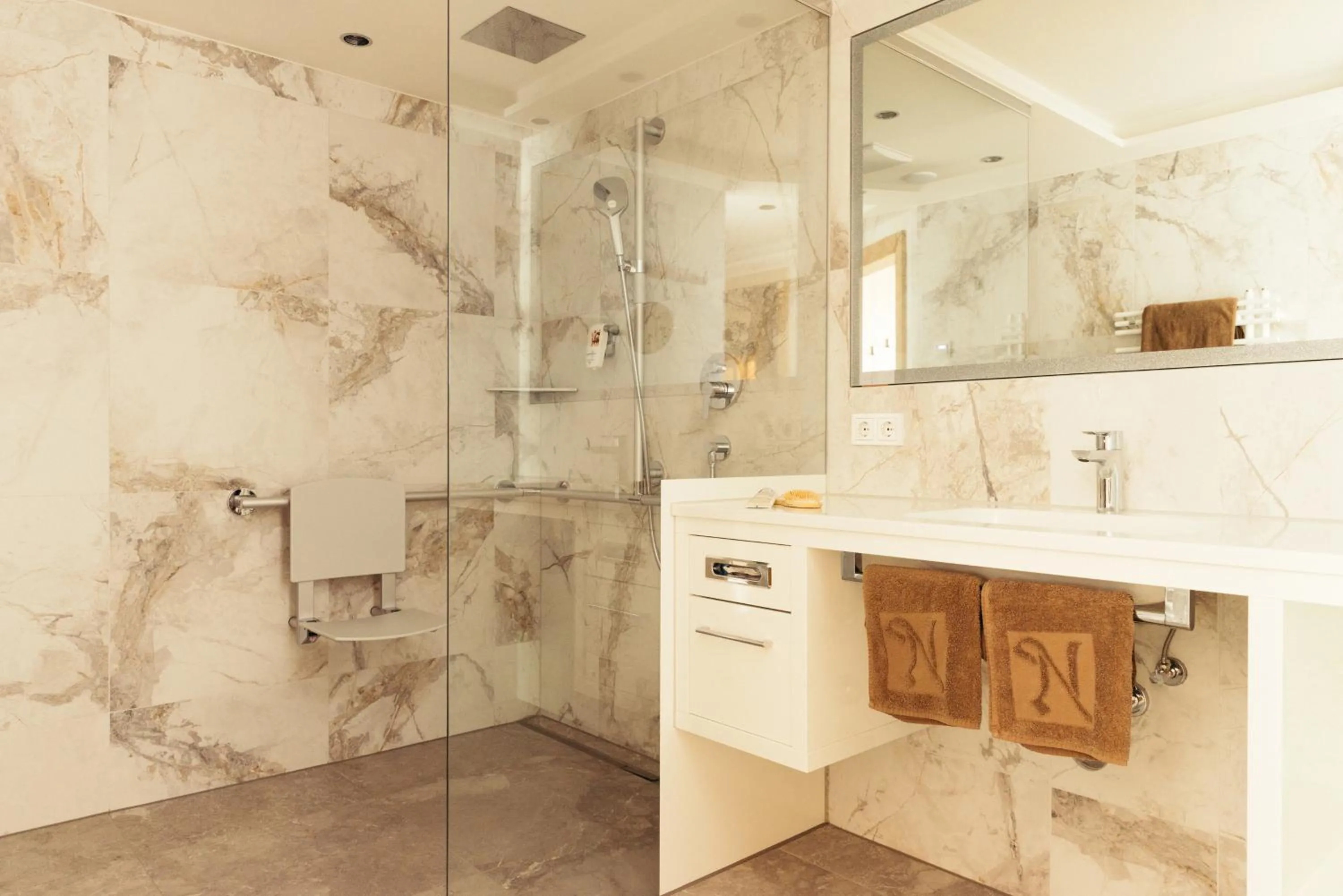 Bathroom in Hotel Neuhintertux 4 Sterne superior