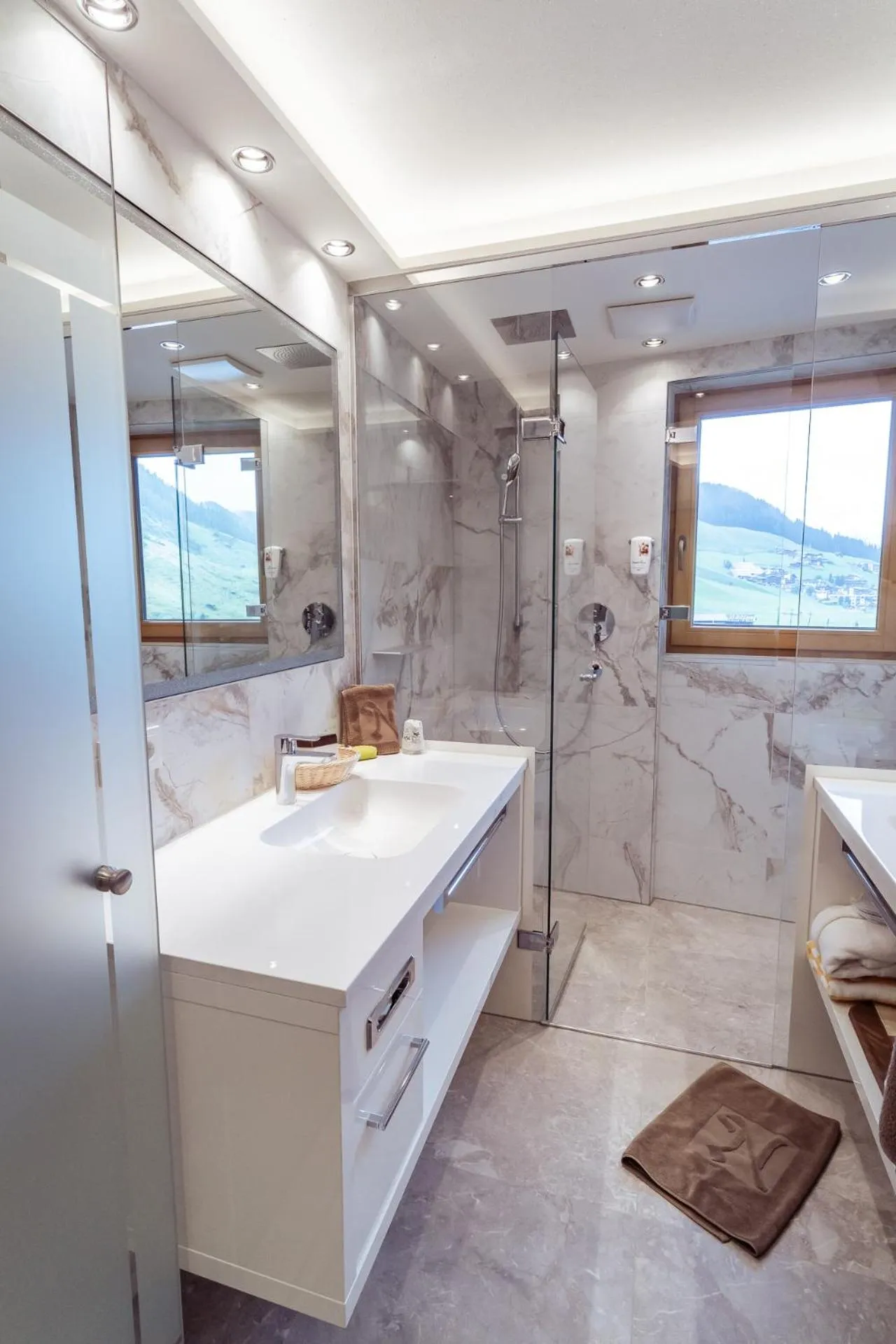 Bathroom in Hotel Neuhintertux 4 Sterne superior