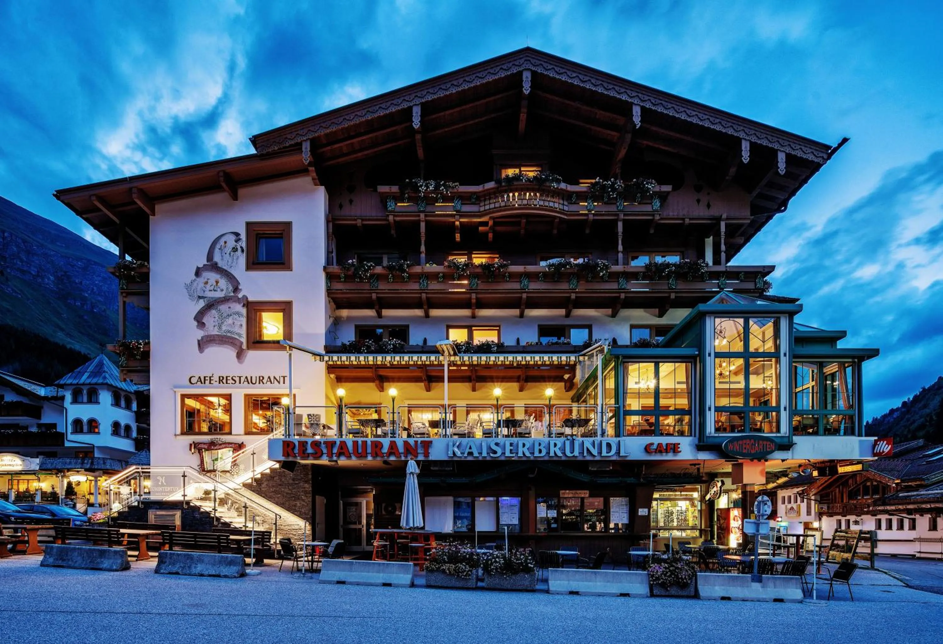 Property building in Hotel Neuhintertux 4 Sterne superior