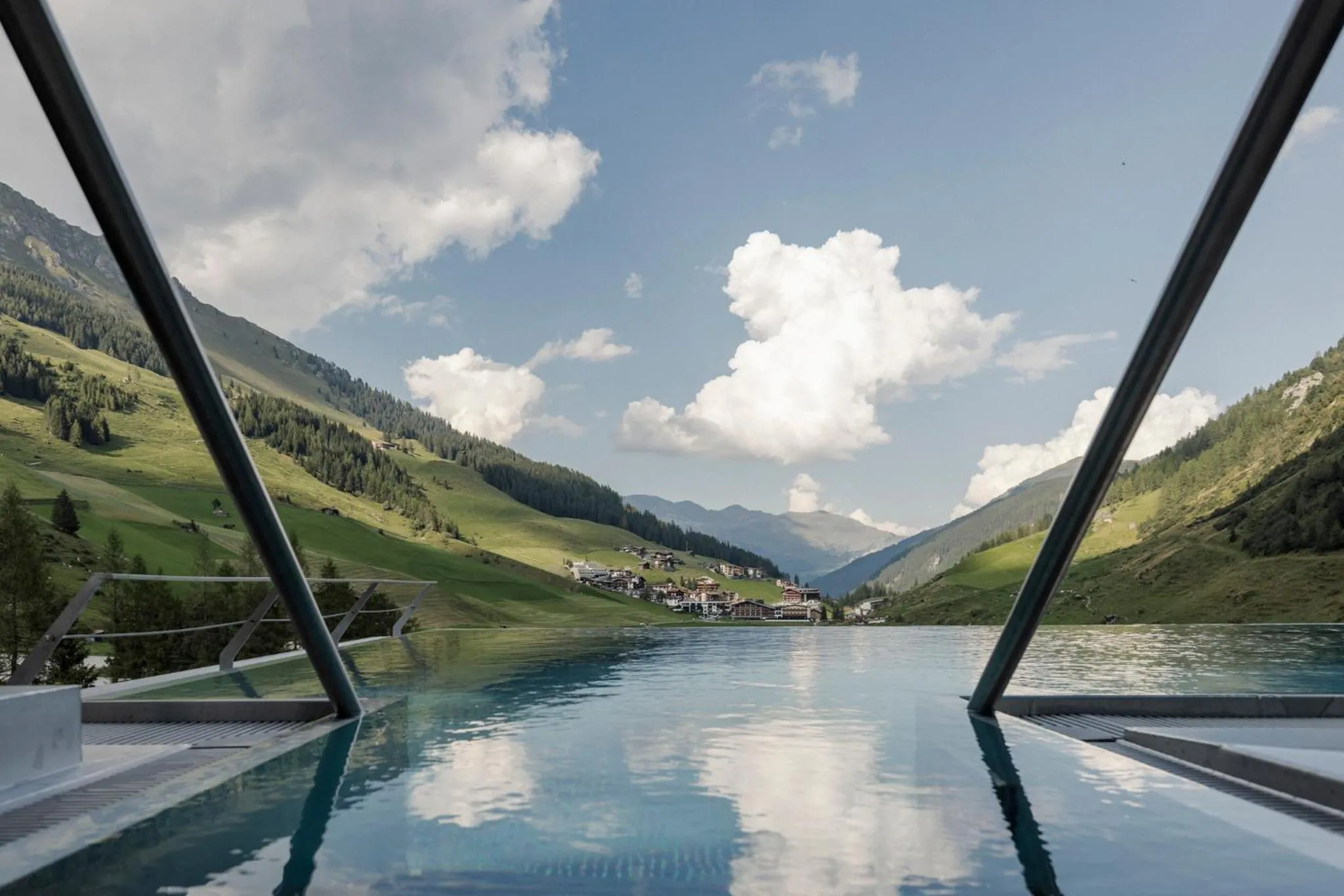 Swimming pool in Hotel Neuhintertux 4 Sterne superior