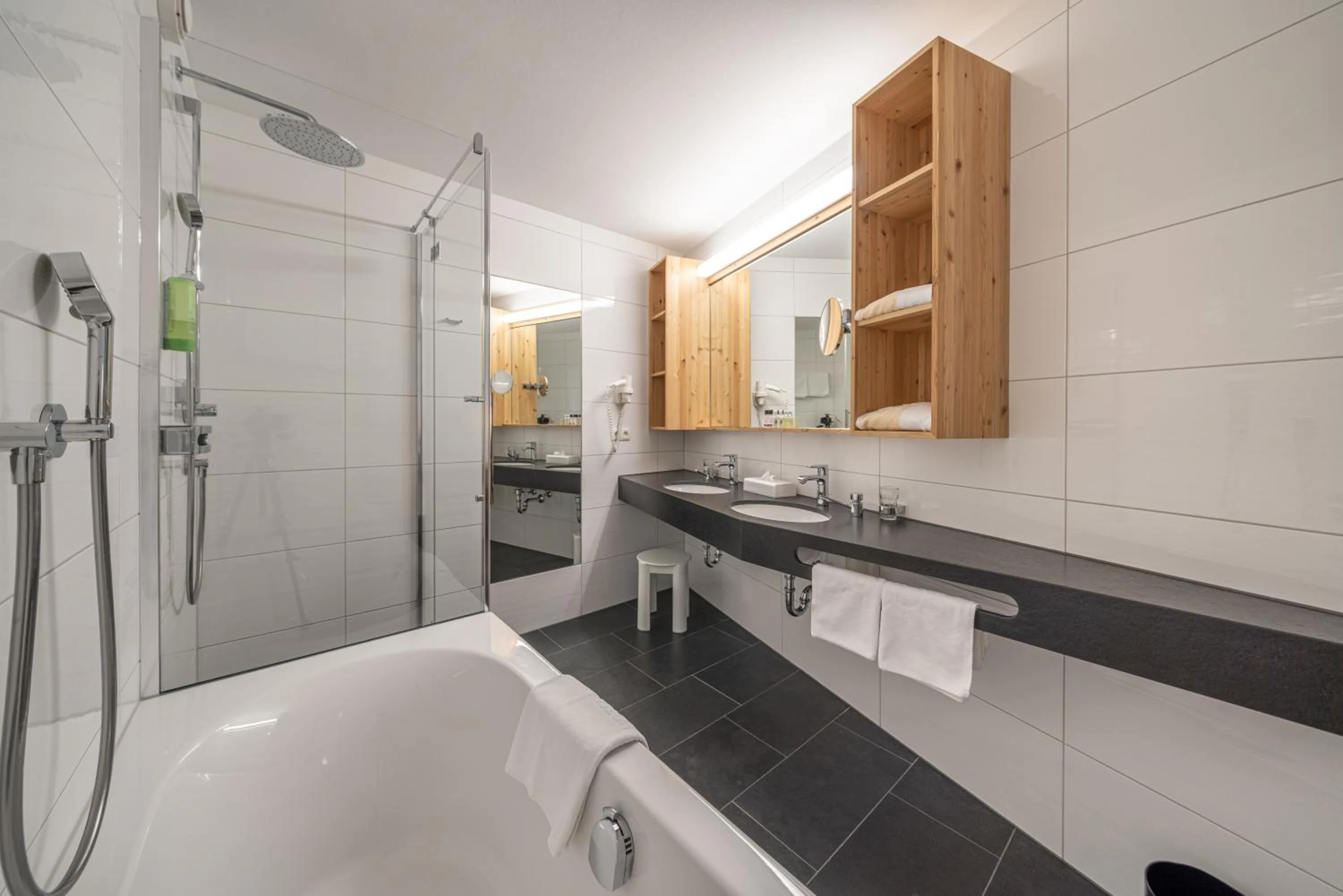 Shower in Hotel Liebe Sonne 4S