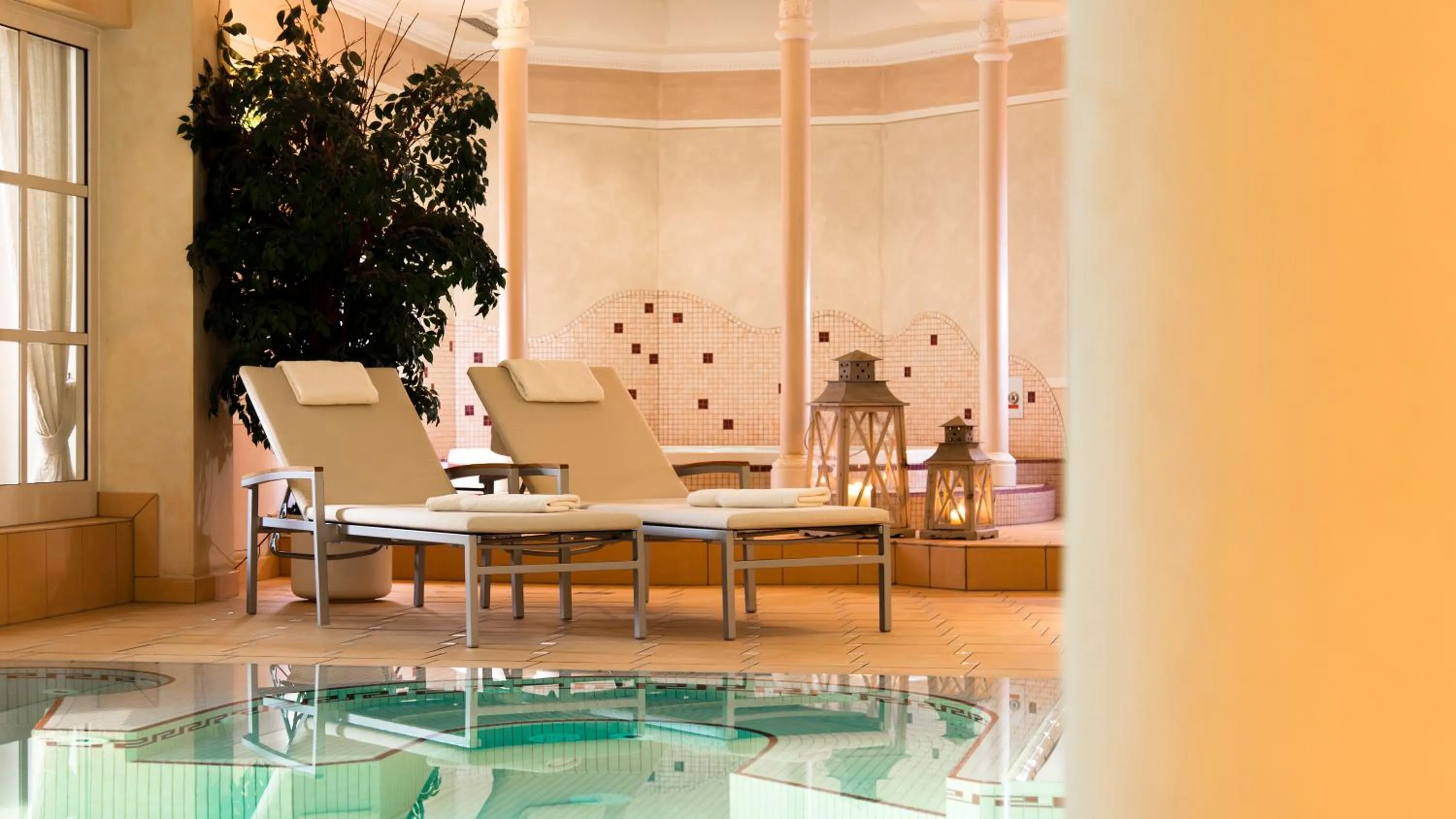 Swimming pool in Superior Hotel Tirolerhof - Zell am See