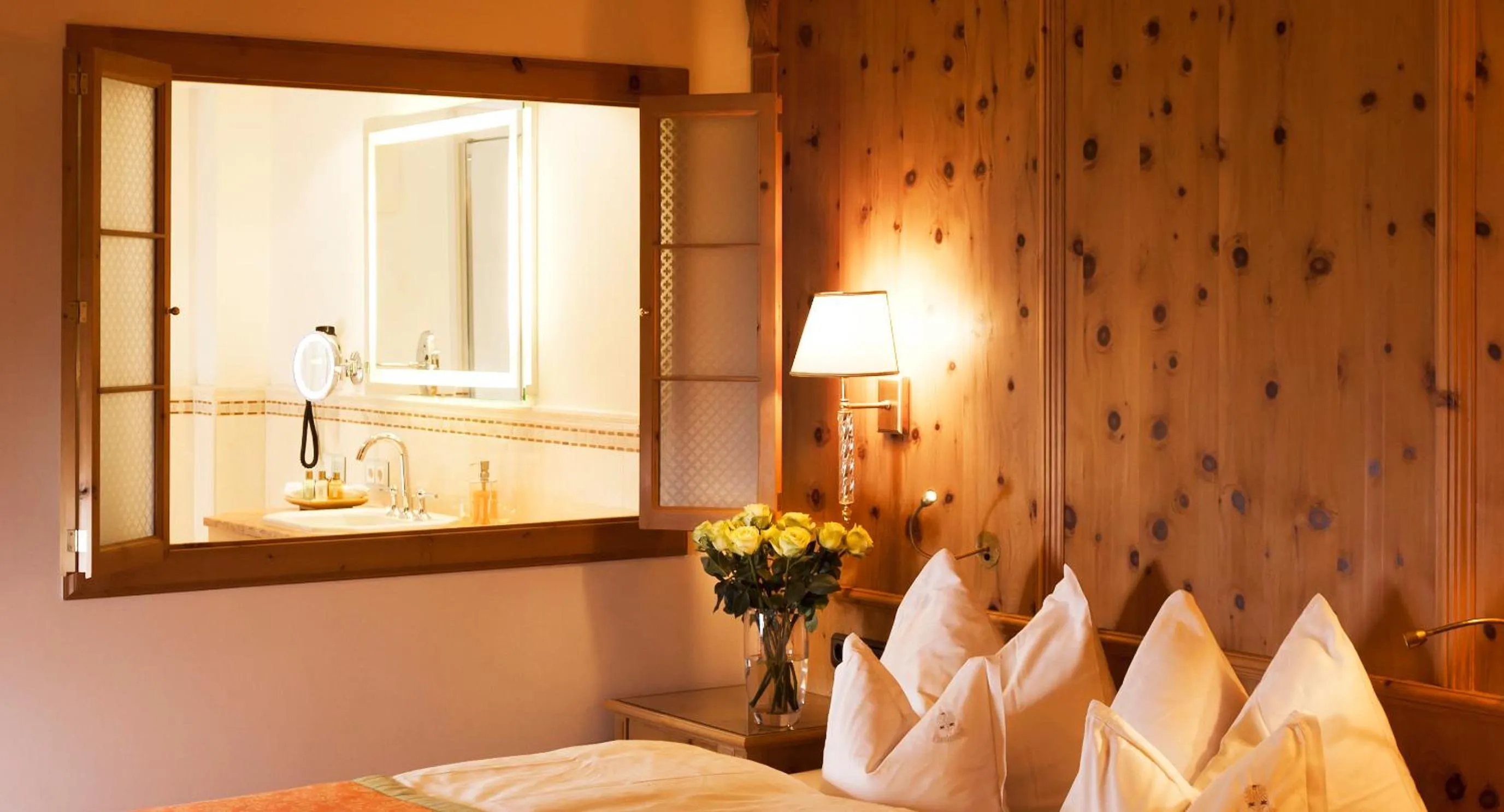 Bed in Superior Hotel Tirolerhof - Zell am See