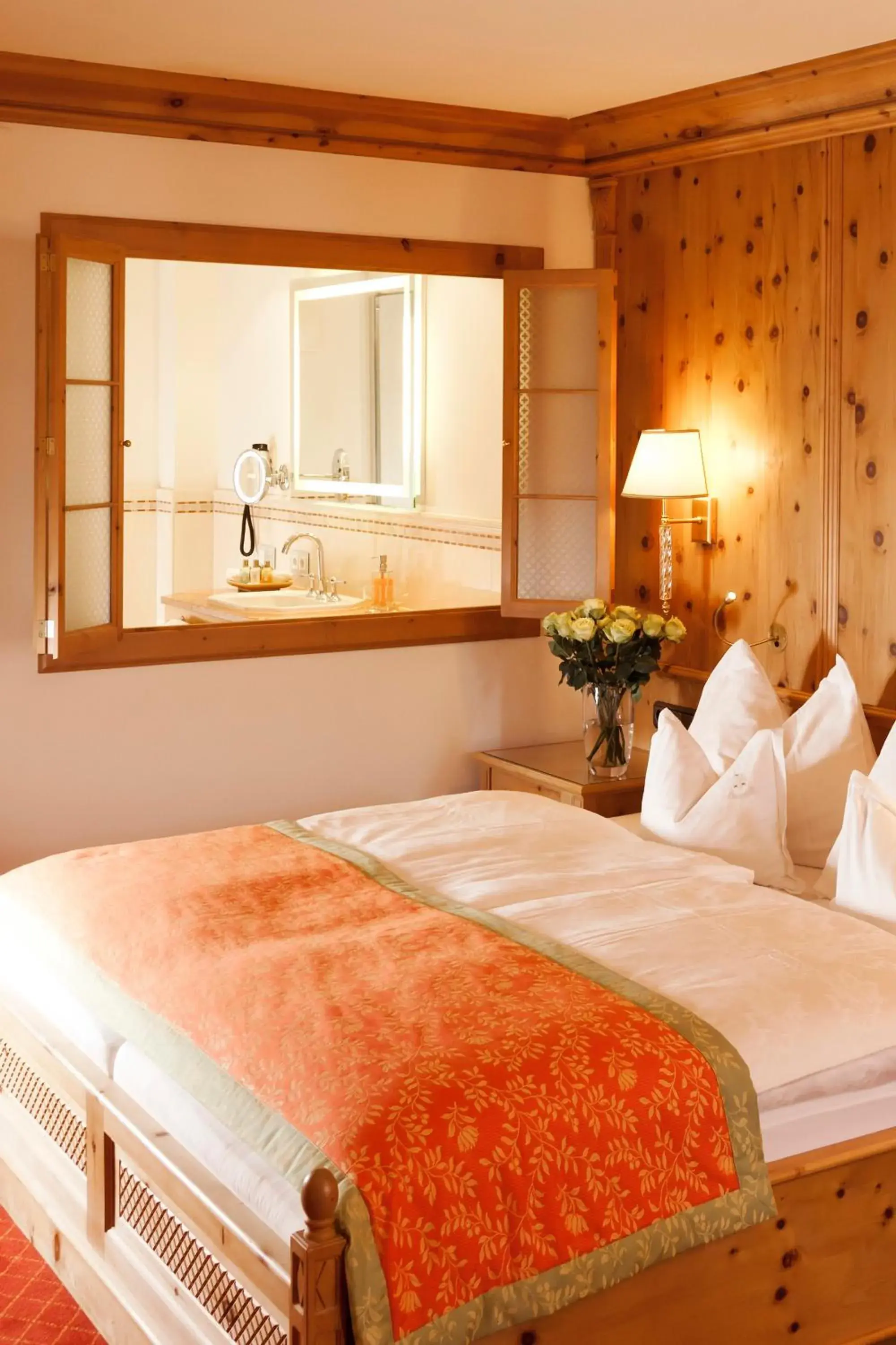 Junior Suite with Balcony in Superior Hotel Tirolerhof - Zell am See Junior Suite with Balcony in Superior Hotel Tirolerhof - Zell am See