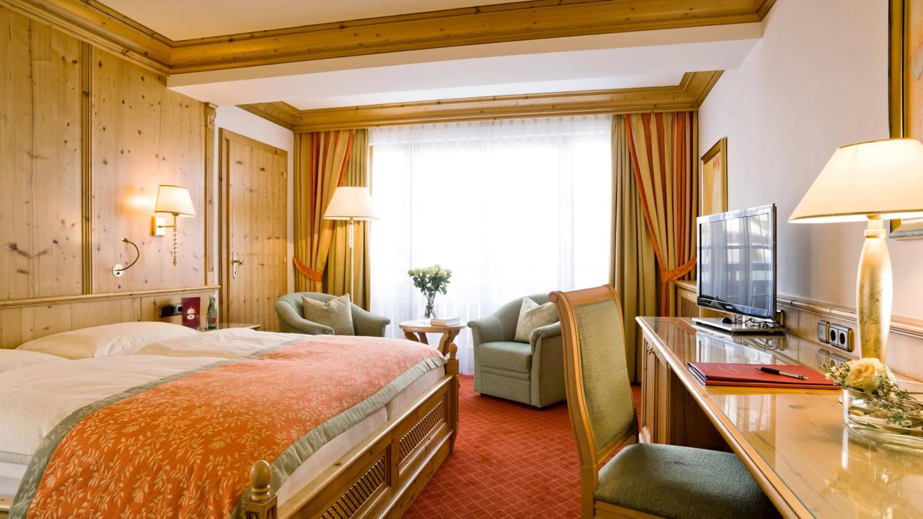 Bed in Superior Hotel Tirolerhof - Zell am See