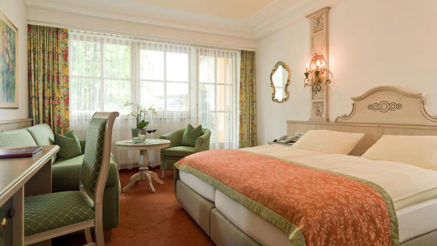 Photo of the whole room, Bed in Superior Hotel Tirolerhof - Zell am See