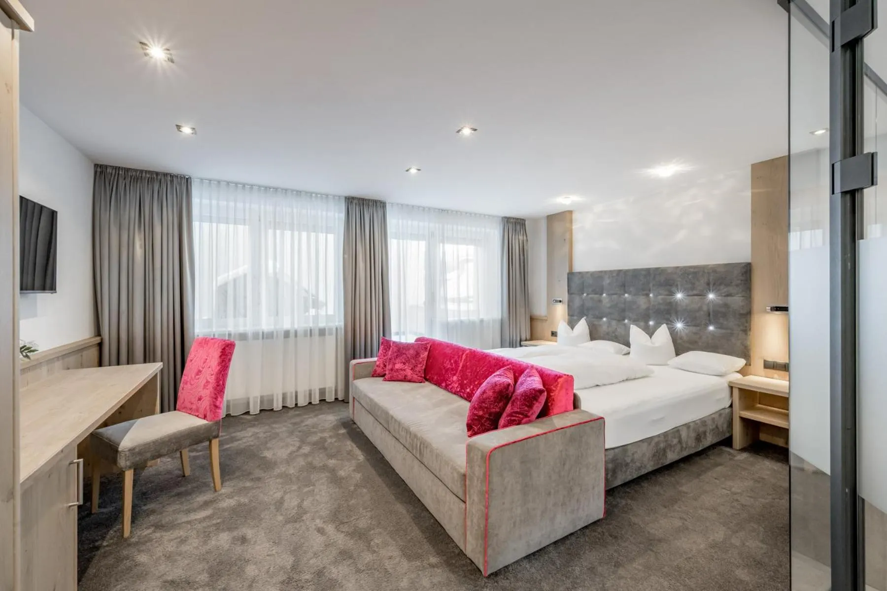 Photo of the whole room, Bed in Hotel Garni Christine