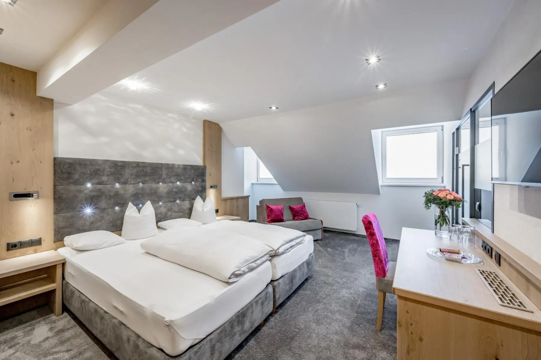 Photo of the whole room, Bed in Hotel Garni Christine