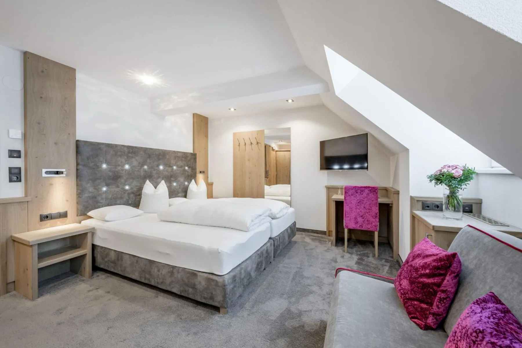 Photo of the whole room, Bed in Hotel Garni Christine