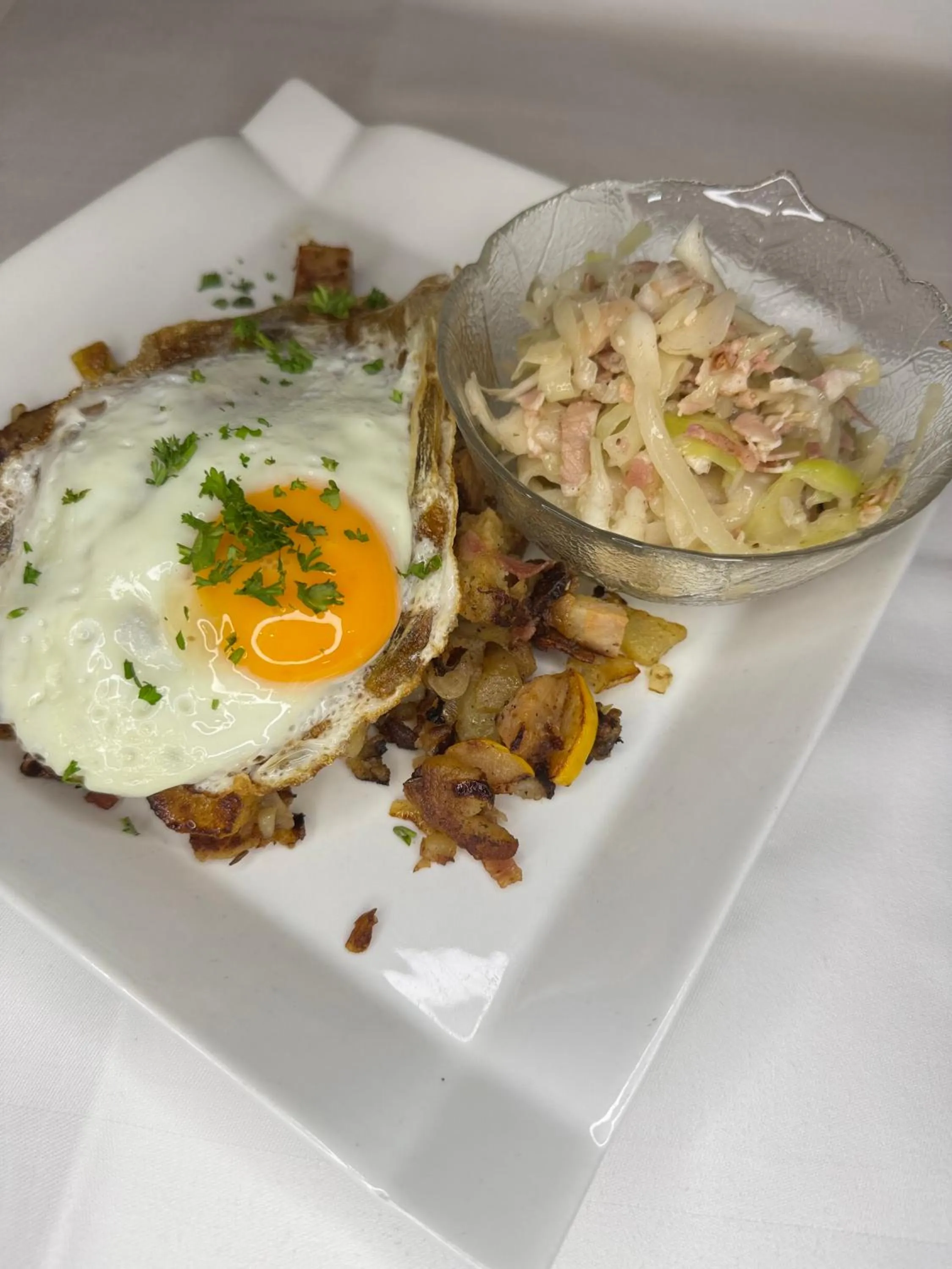 Restaurant/places to eat in Hotel Pariente