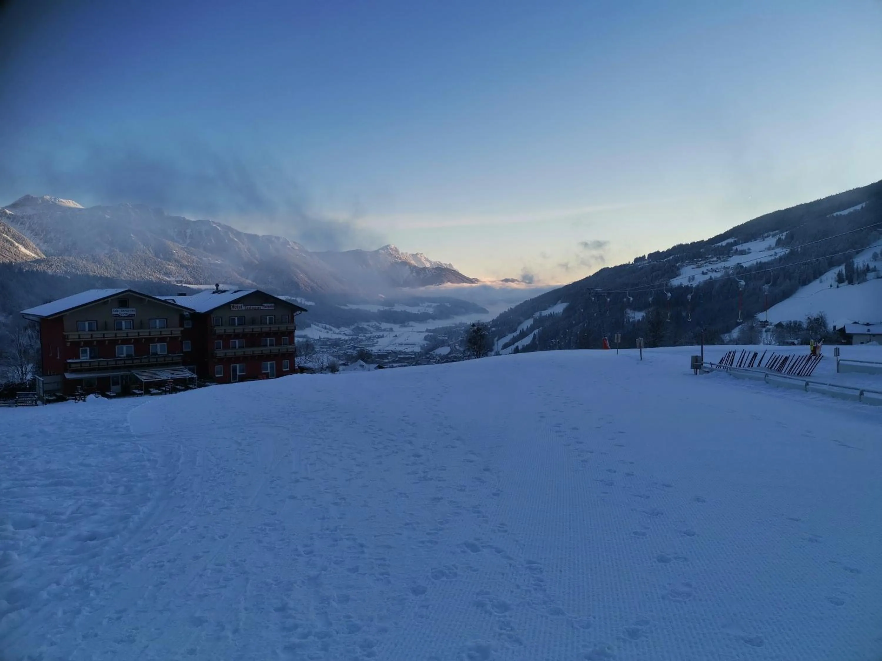 Property building in Hotel Pariente